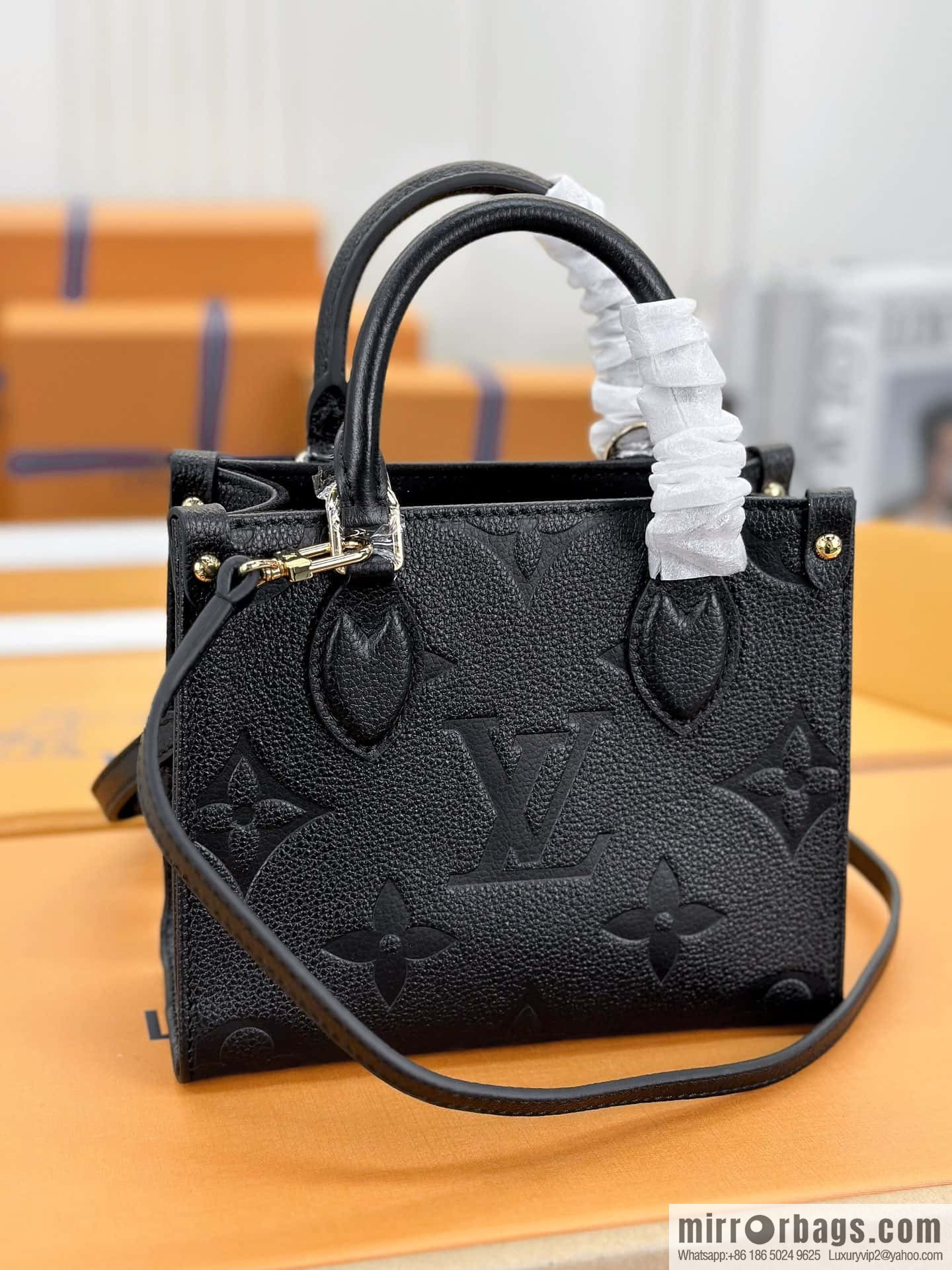 LV M46993 ONTHEGO BB handbag