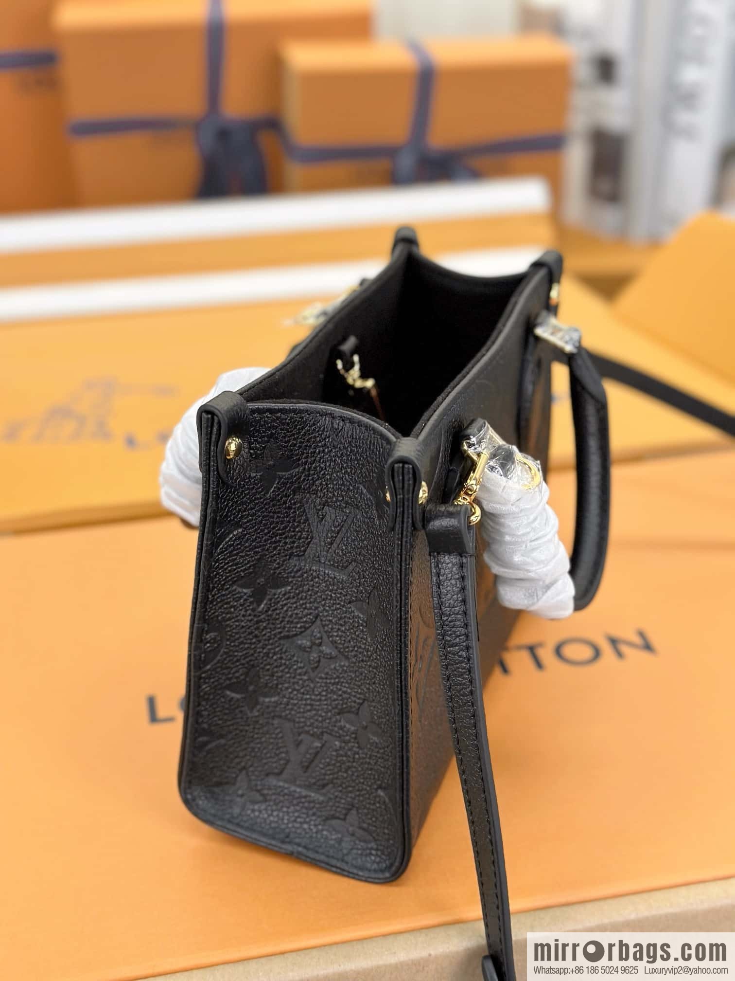 LV M46993 ONTHEGO BB handbag
