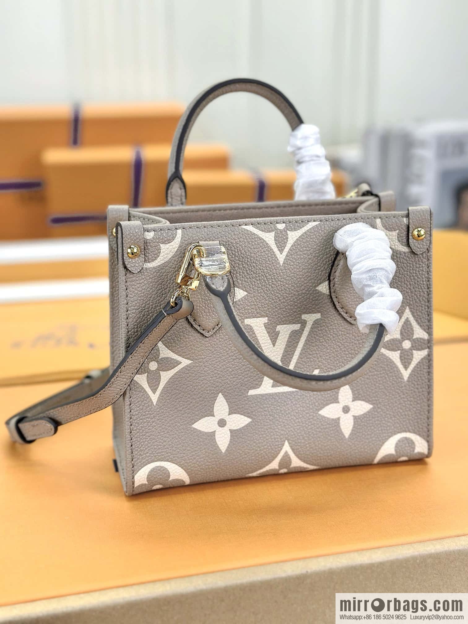 LV M47054 ONTHEGO BB handbag