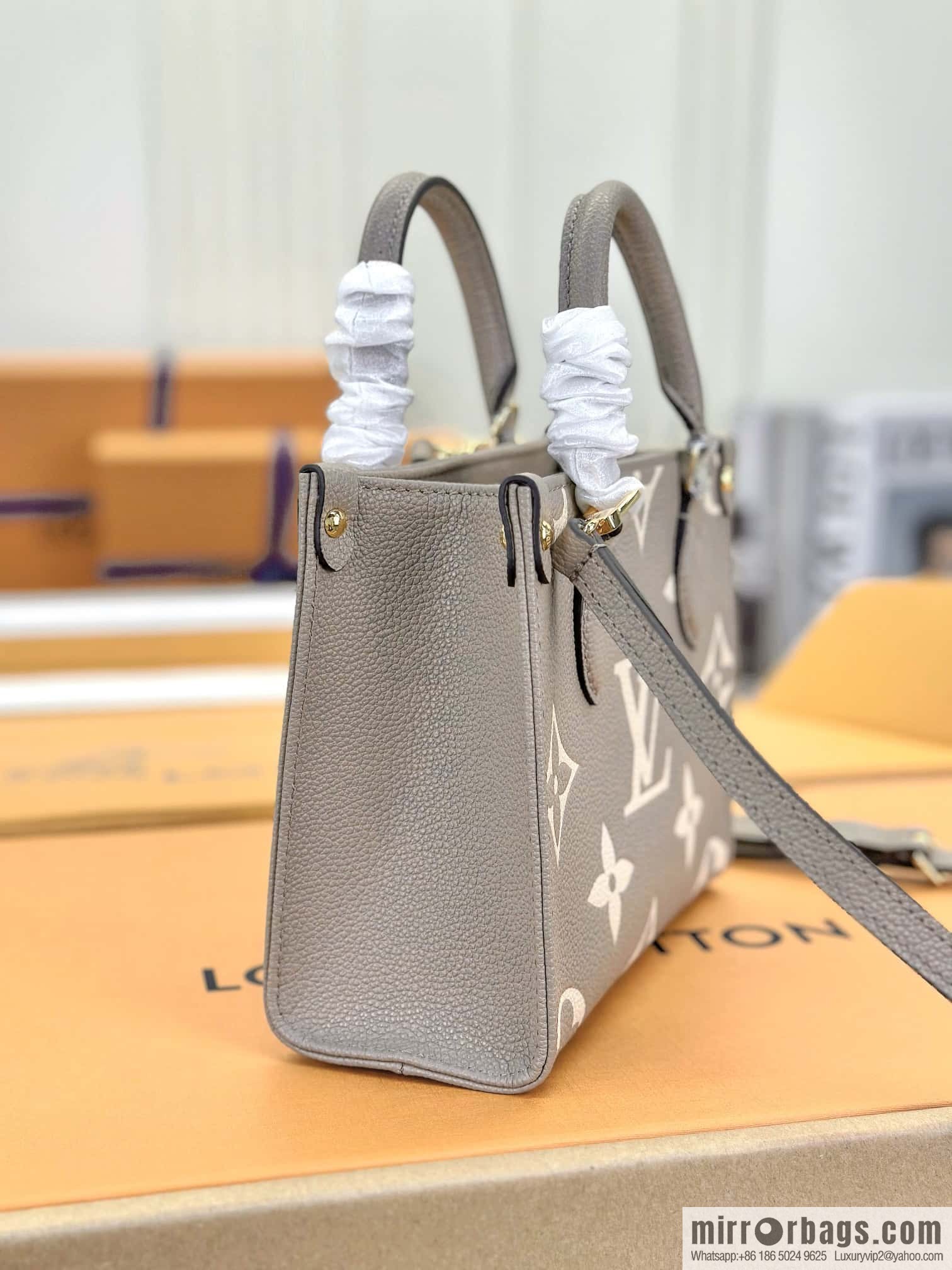 LV M47054 ONTHEGO BB handbag