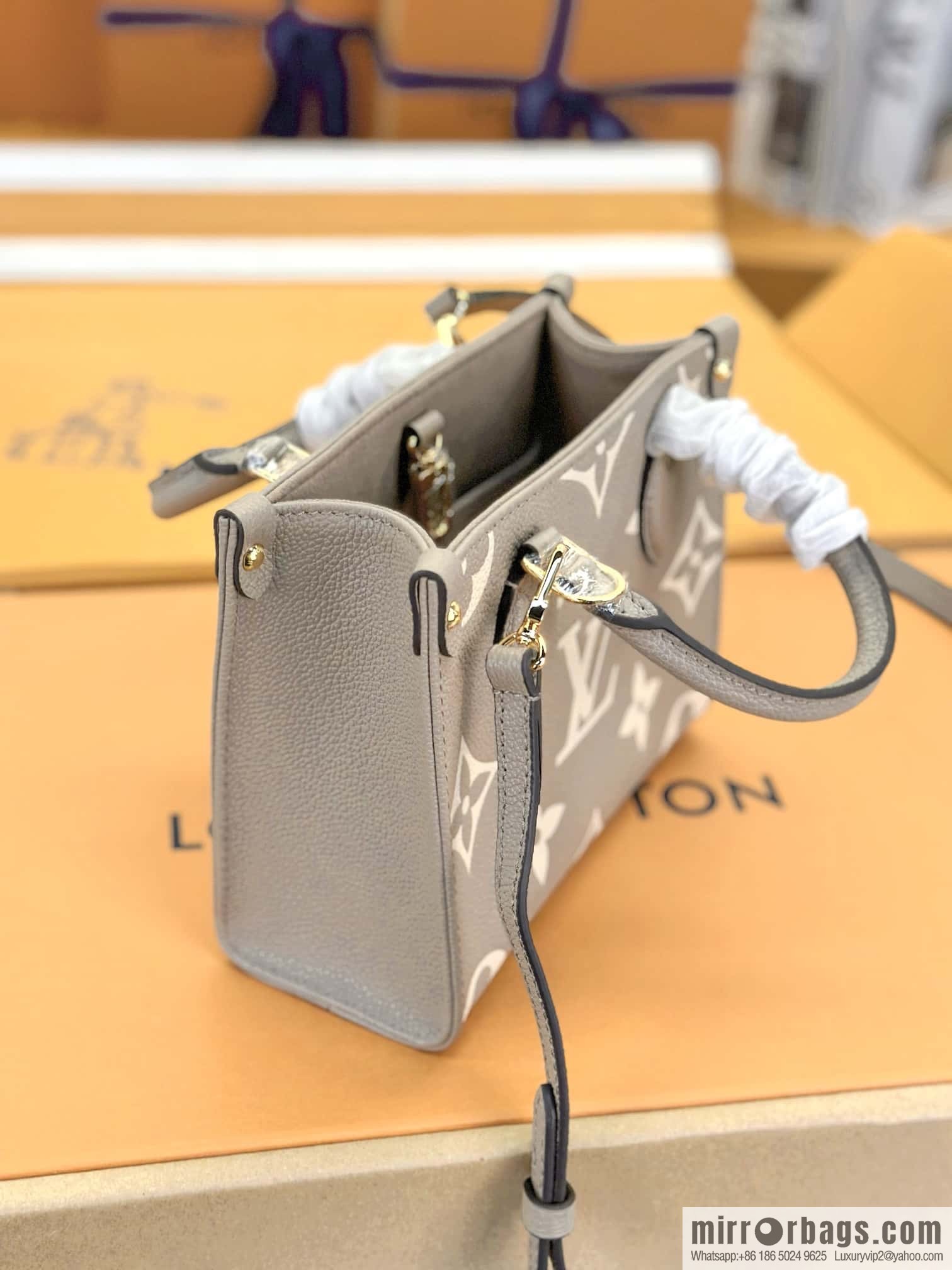 LV M47054 ONTHEGO BB handbag