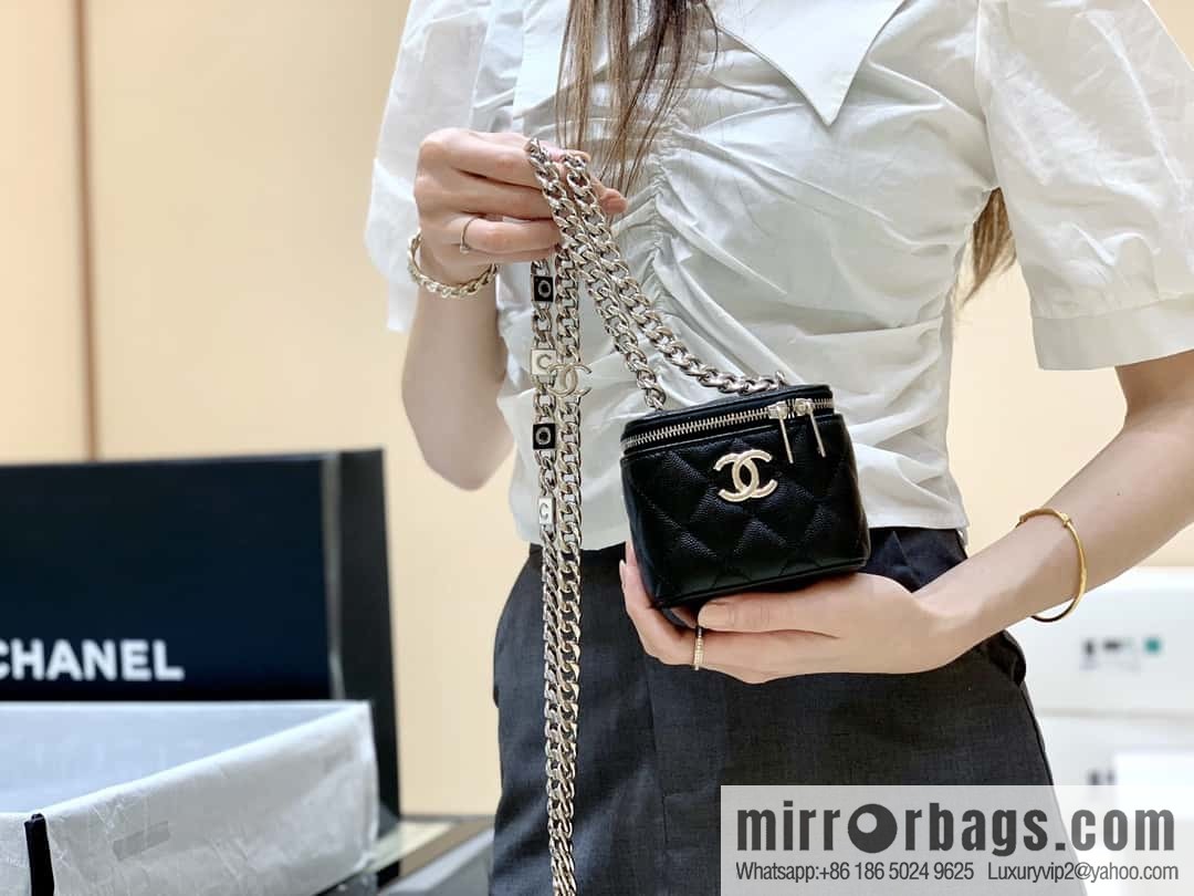 CHANEL 2022cc spring and summer series, enamel buckle lychee leather mouth red envelope AP2718
