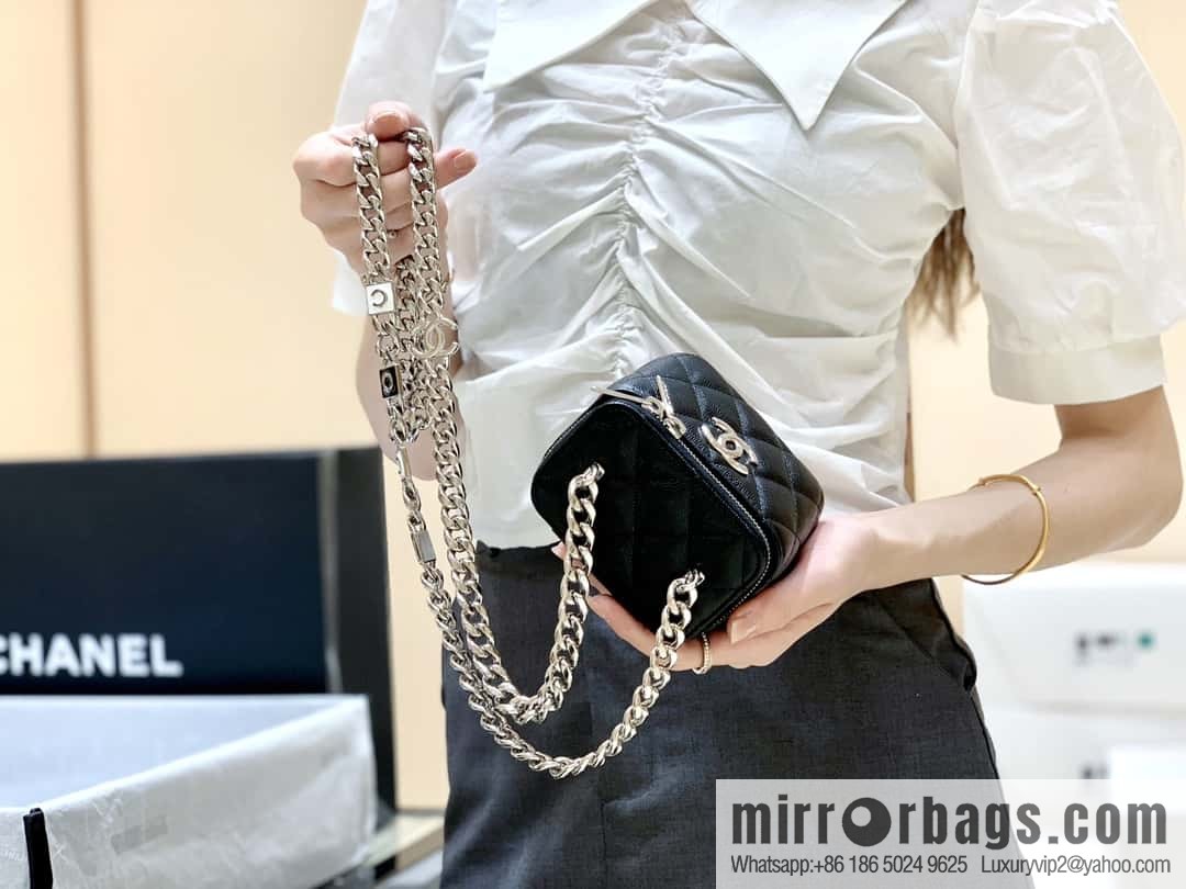 CHANEL 2022cc spring and summer series, enamel buckle lychee leather mouth red envelope AP2718