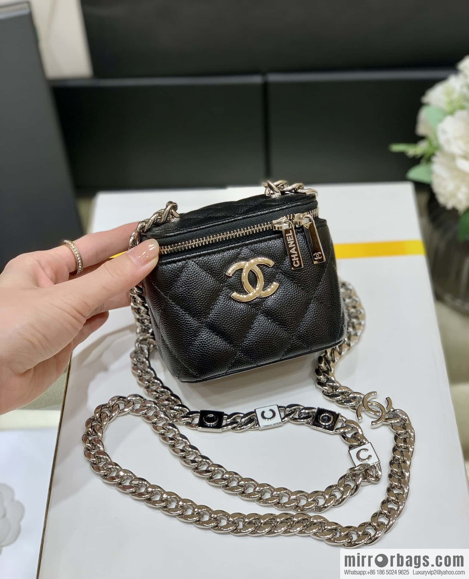 CHANEL 2022cc spring and summer series, enamel buckle lychee leather mouth red envelope AP2718