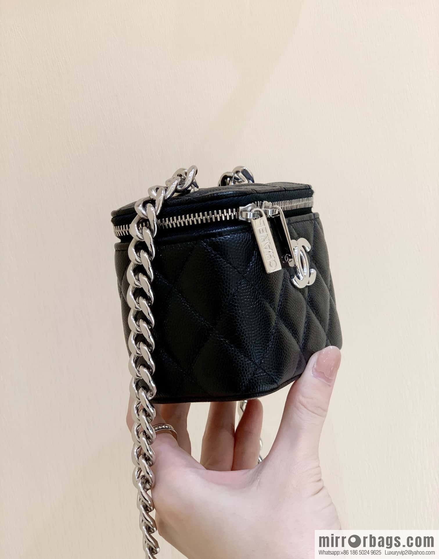 CHANEL 2022cc spring and summer series, enamel buckle lychee leather mouth red envelope AP2718