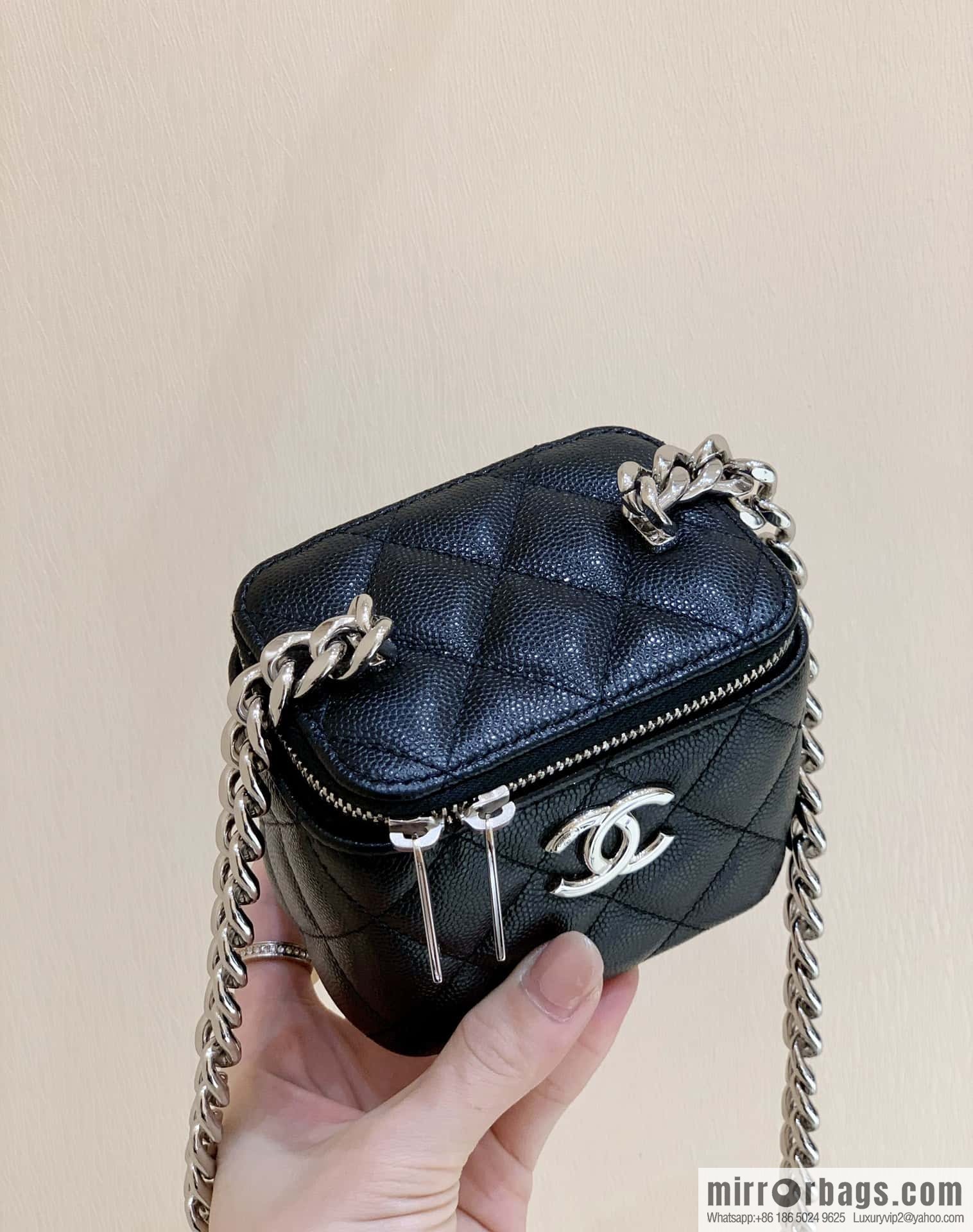 CHANEL 2022cc spring and summer series, enamel buckle lychee leather mouth red envelope AP2718