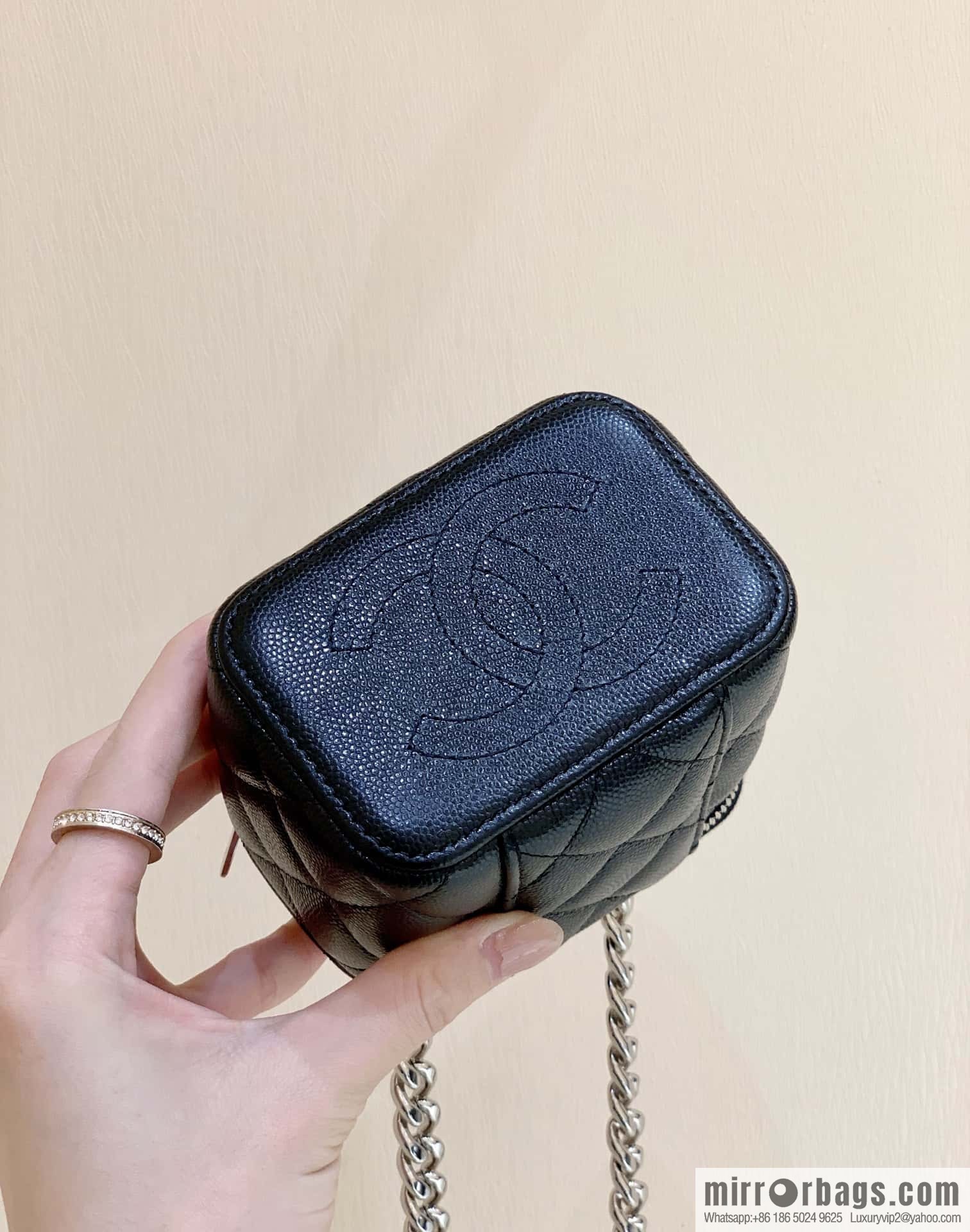 CHANEL 2022cc spring and summer series, enamel buckle lychee leather mouth red envelope AP2718