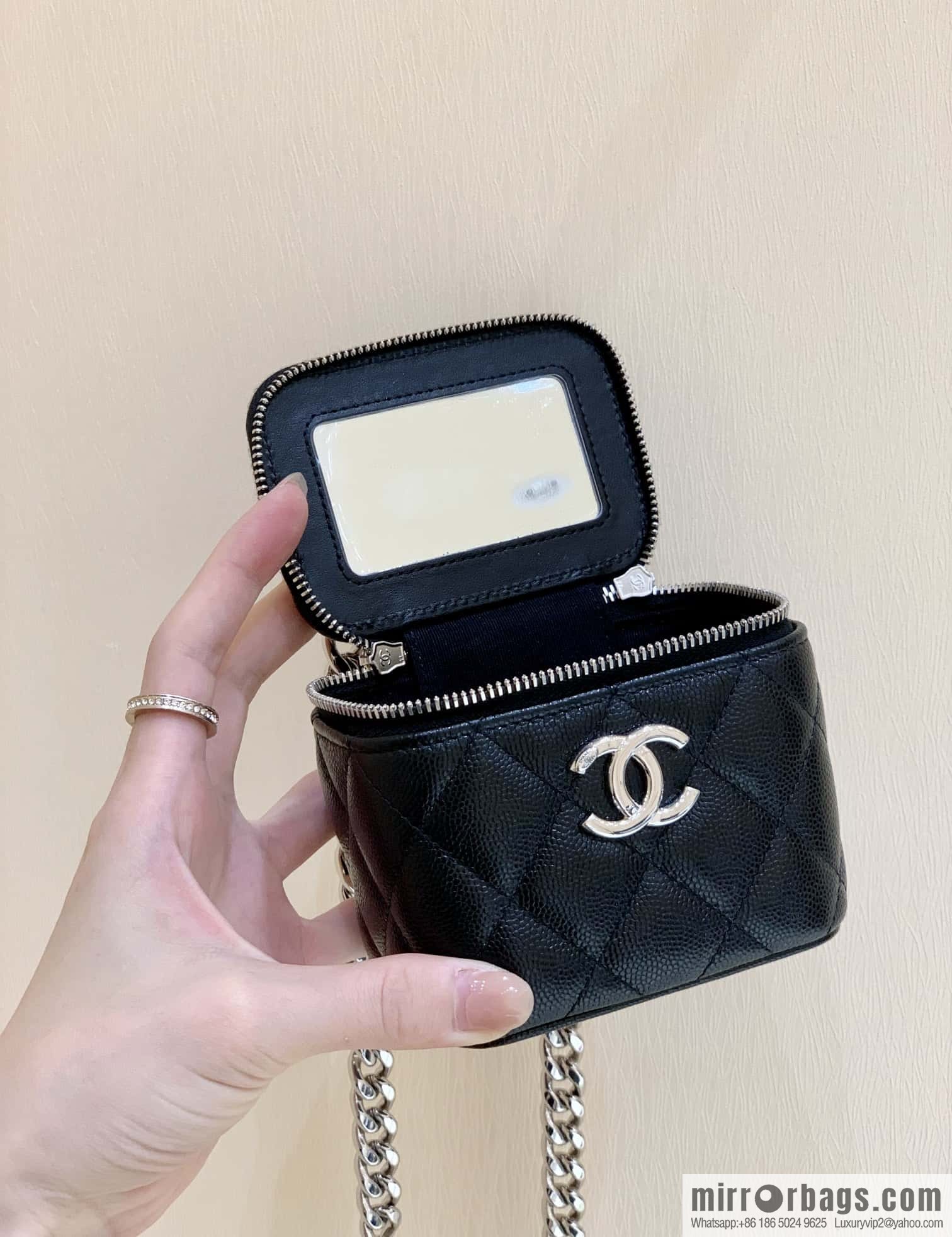 CHANEL 2022cc spring and summer series, enamel buckle lychee leather mouth red envelope AP2718