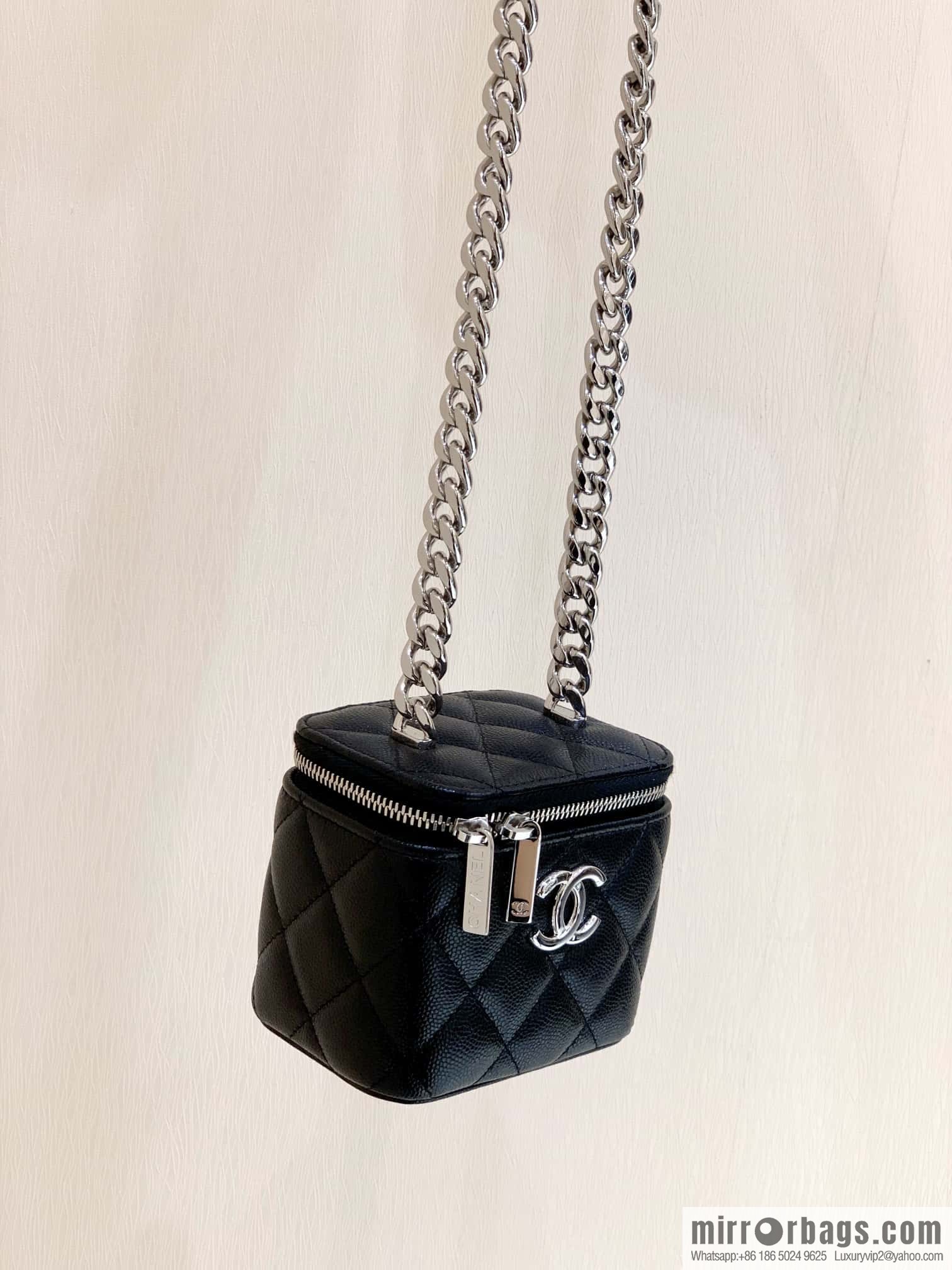 CHANEL 2022cc spring and summer series, enamel buckle lychee leather mouth red envelope AP2718