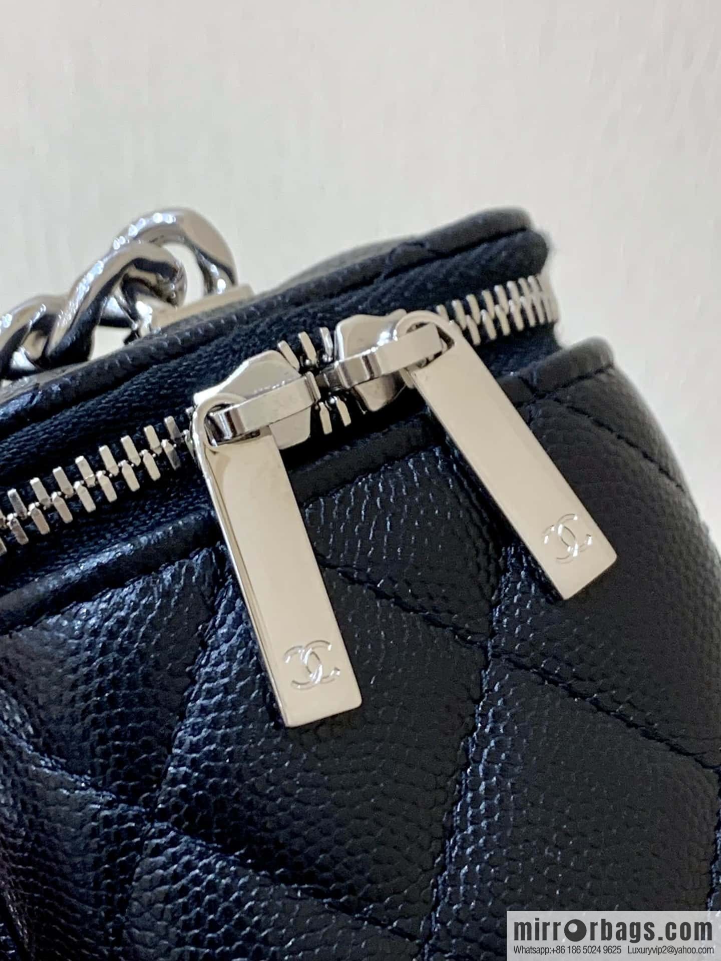 CHANEL 2022cc spring and summer series, enamel buckle lychee leather mouth red envelope AP2718