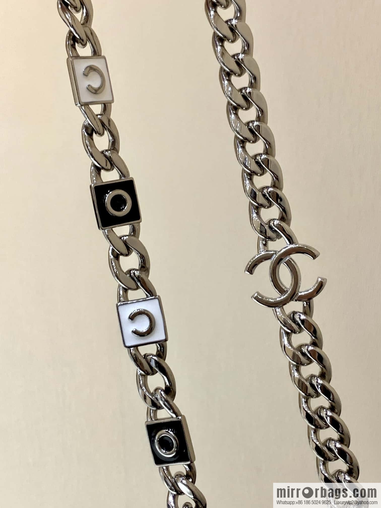 CHANEL 2022cc spring and summer series, enamel buckle lychee leather mouth red envelope AP2718