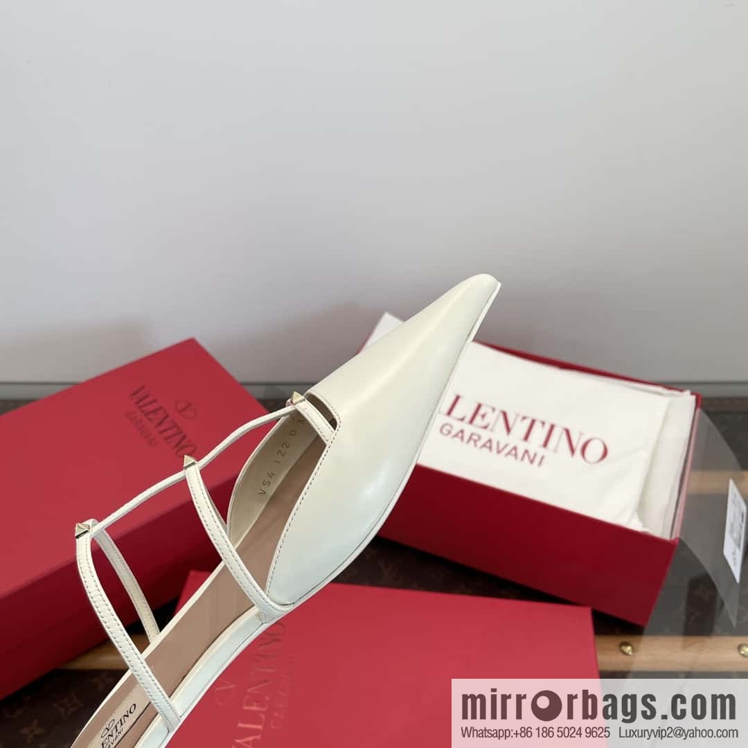 𝐕𝐚𝐥𝐞𝐧𝐭𝐢𝐧𝐨 Warren Newest pointy straps, kitten heels, muller sandals, slippers