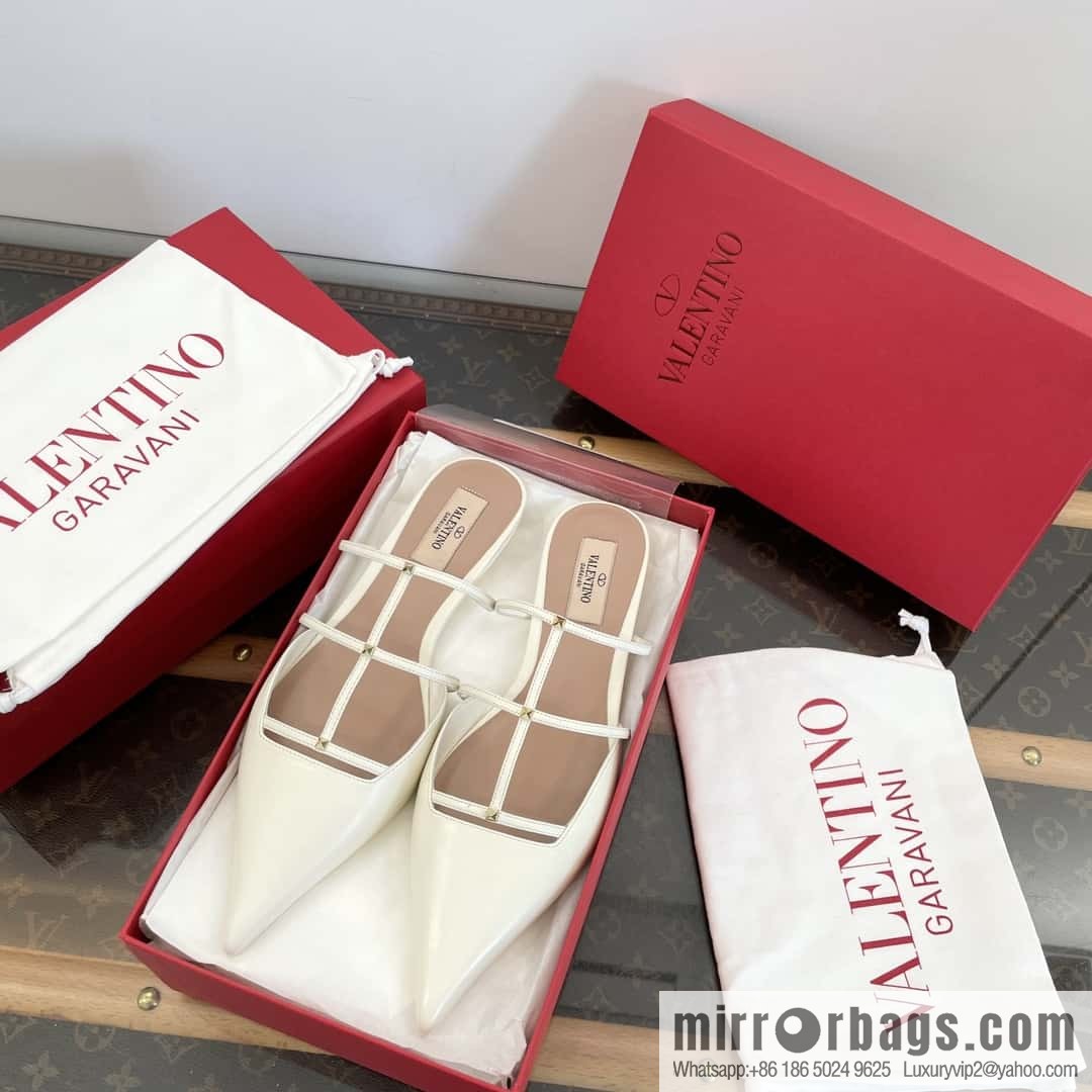 𝐕𝐚𝐥𝐞𝐧𝐭𝐢𝐧𝐨 Warren Newest pointy straps, kitten heels, muller sandals, slippers