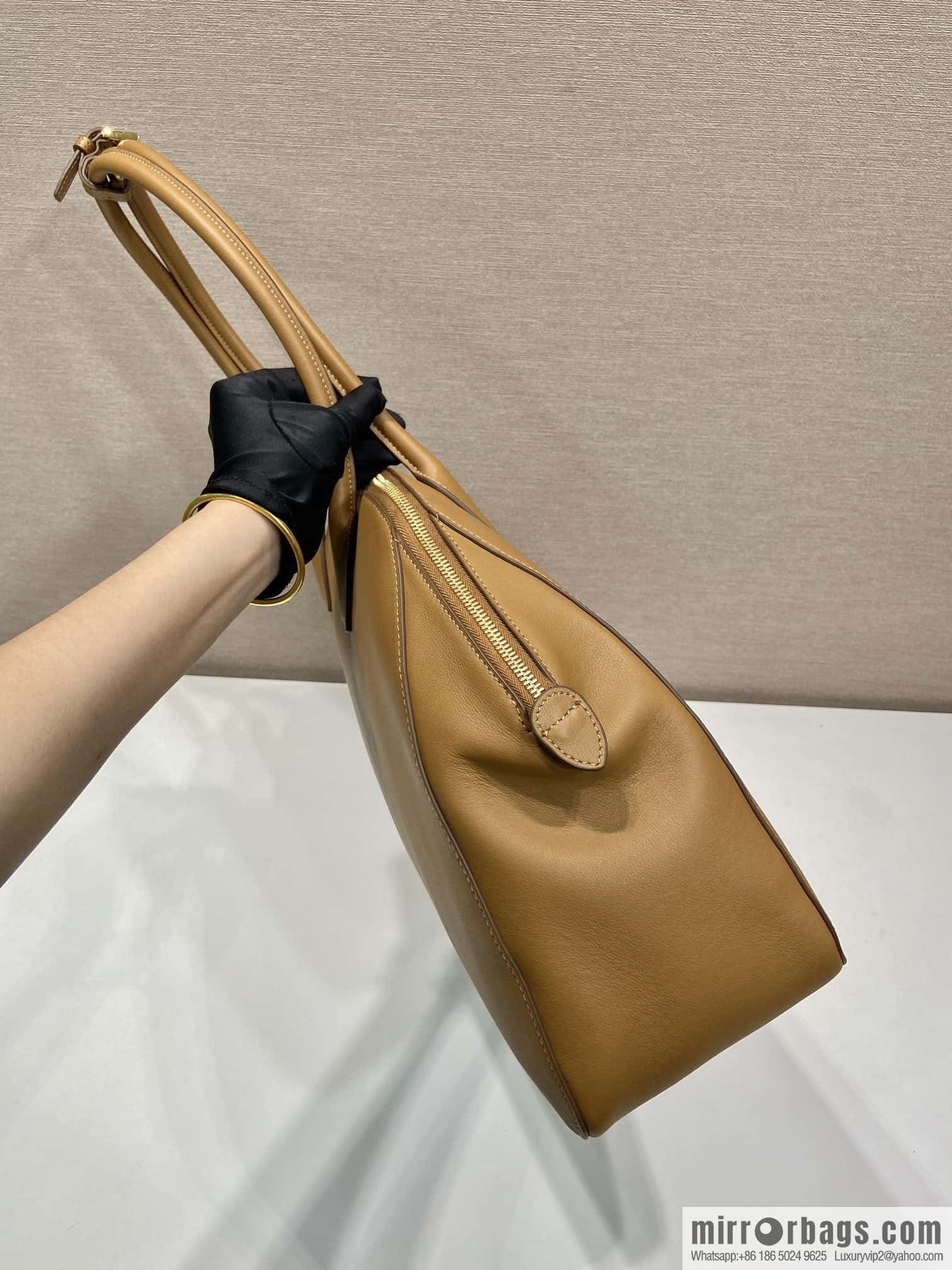 PRADA 🎉 new 🎉 1BG506 brown