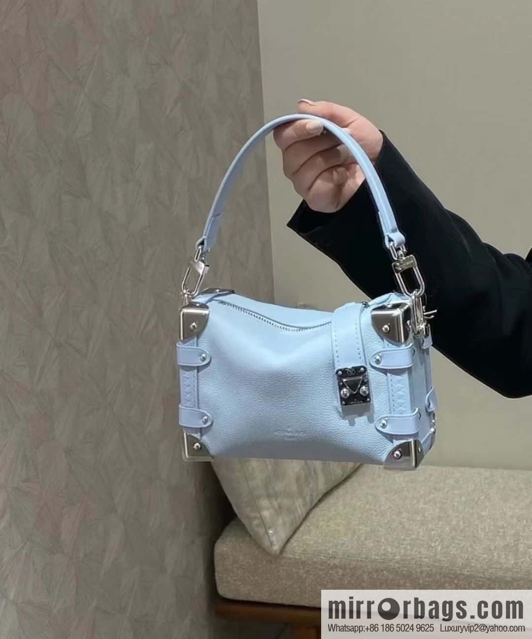 LV M25067 Side Trunk PM