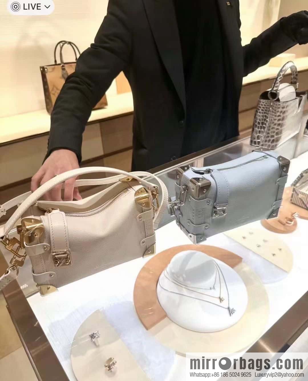 LV M25067 Side Trunk PM