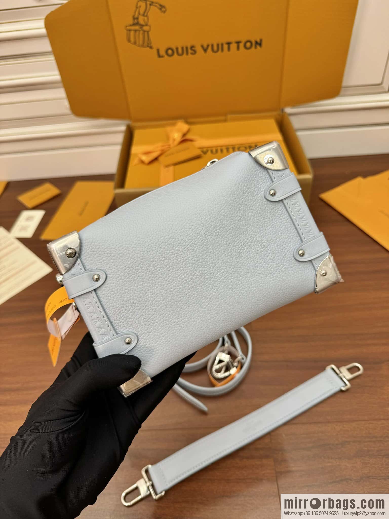 LV M25067 Side Trunk PM