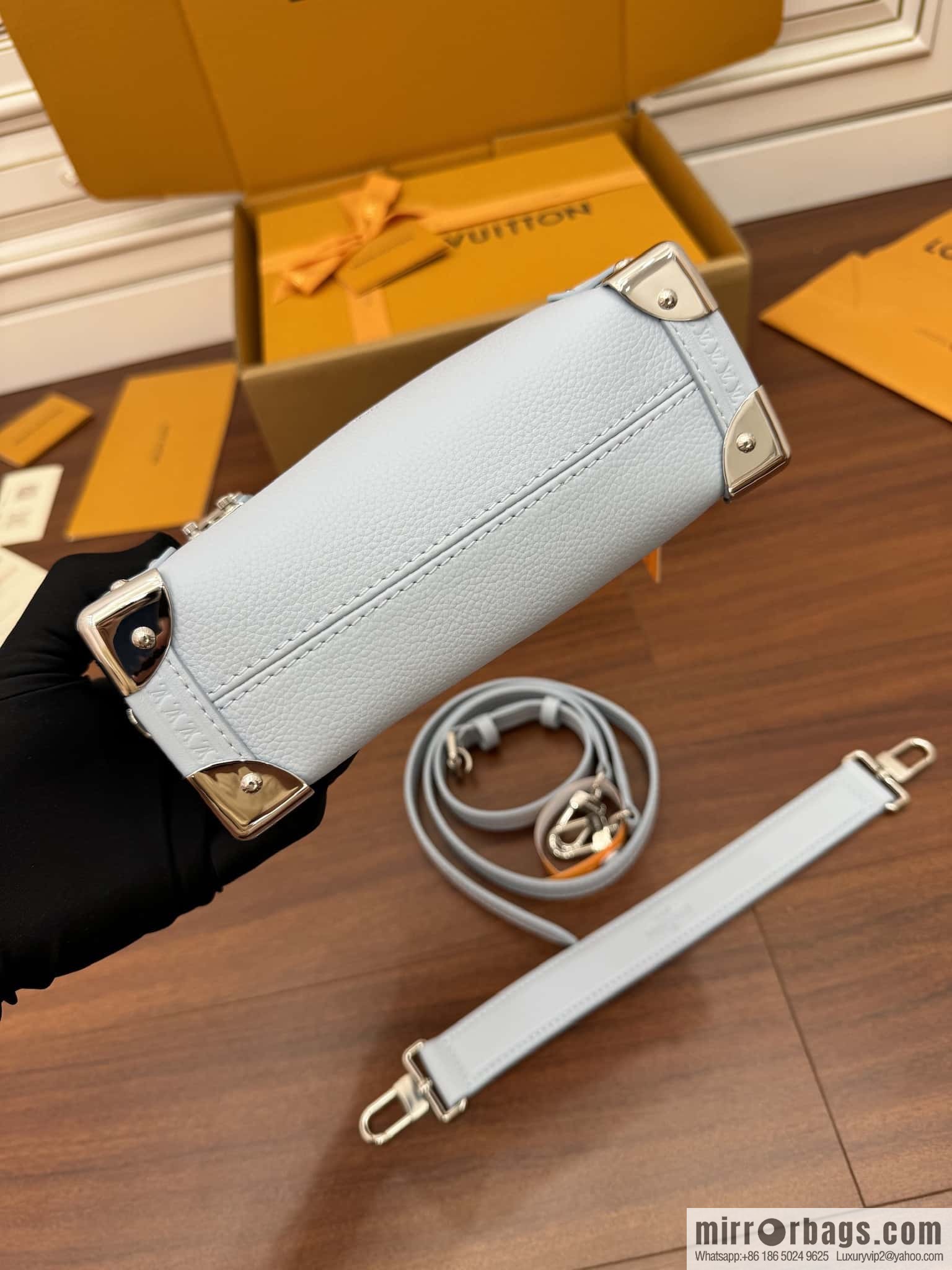LV M25067 Side Trunk PM