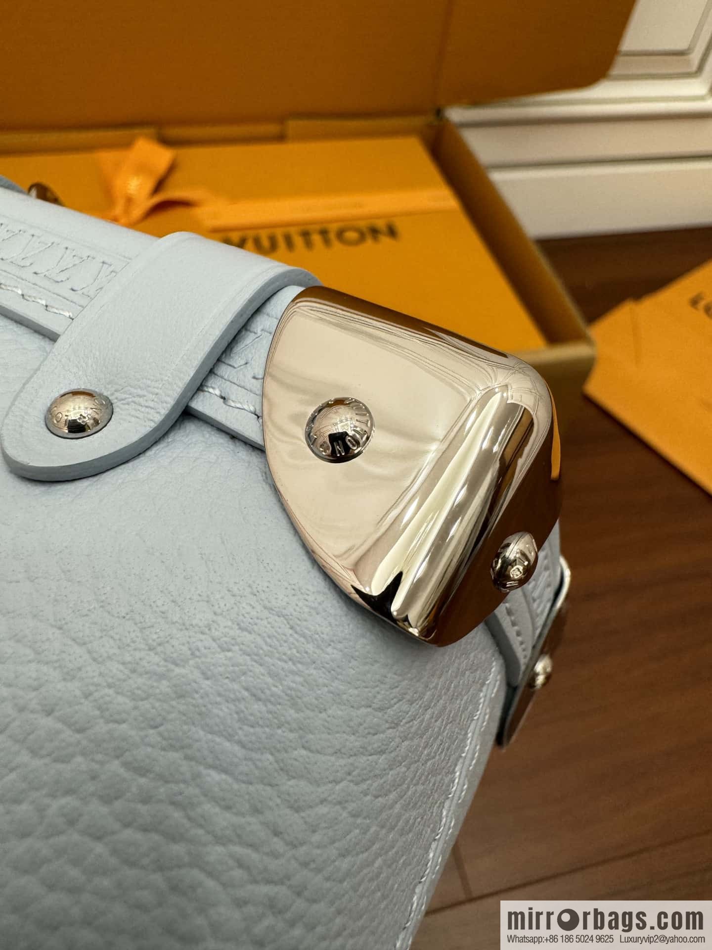 LV M25067 Side Trunk PM