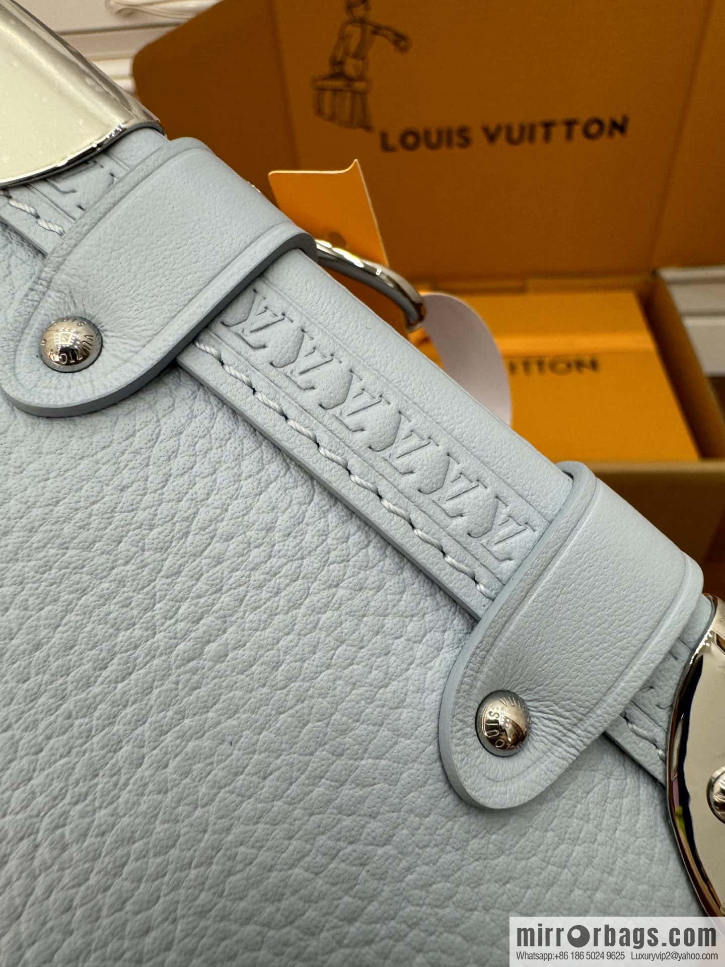 LV M25067 Side Trunk PM