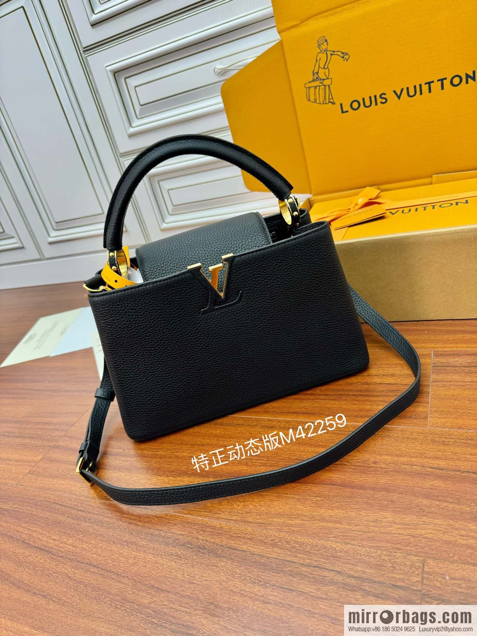 LV M42259 Capucines medium handbag