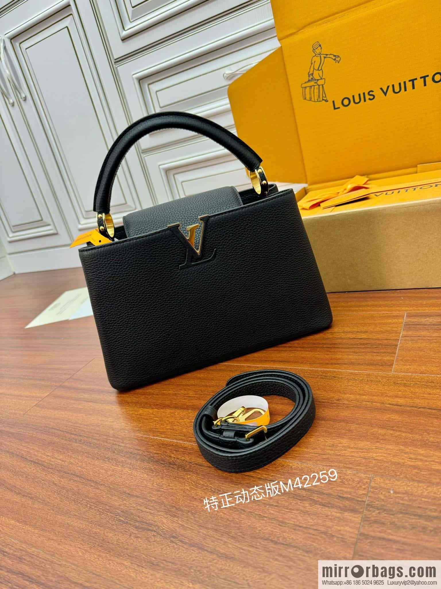 LV M42259 Capucines medium handbag