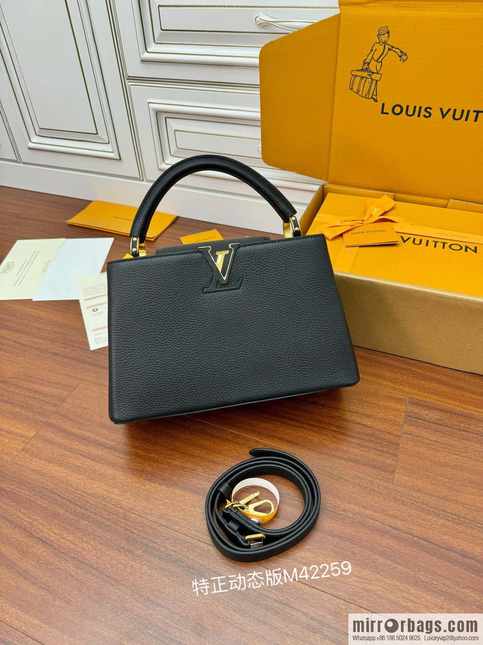 LV M42259 Capucines medium handbag