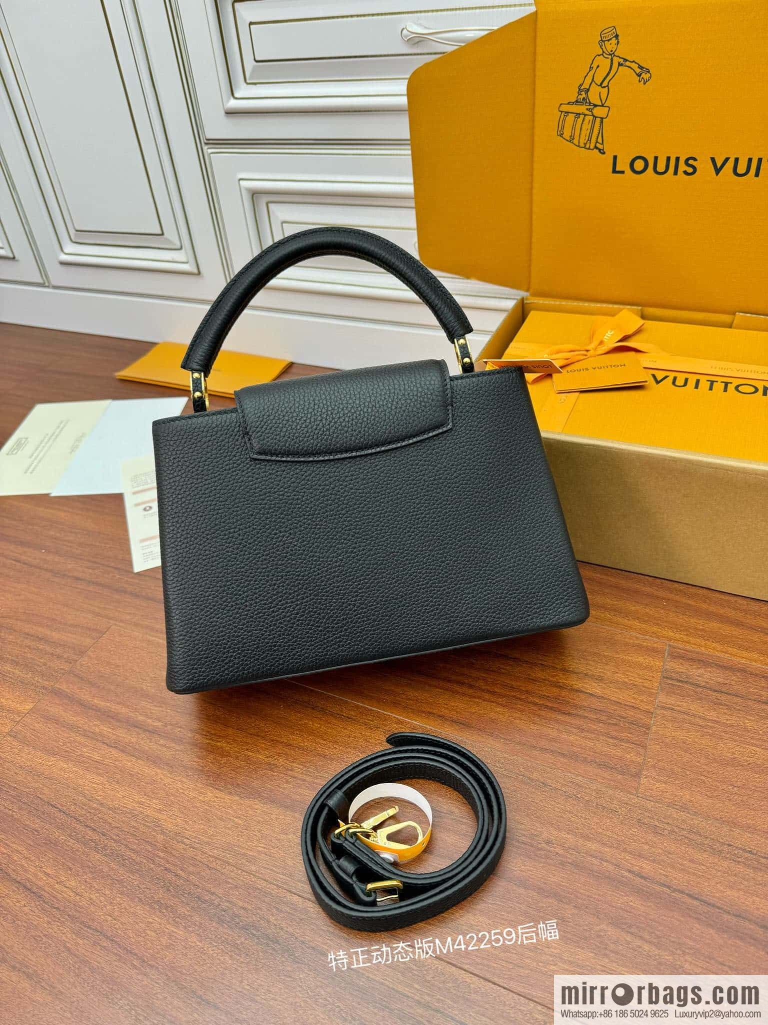 LV M42259 Capucines medium handbag