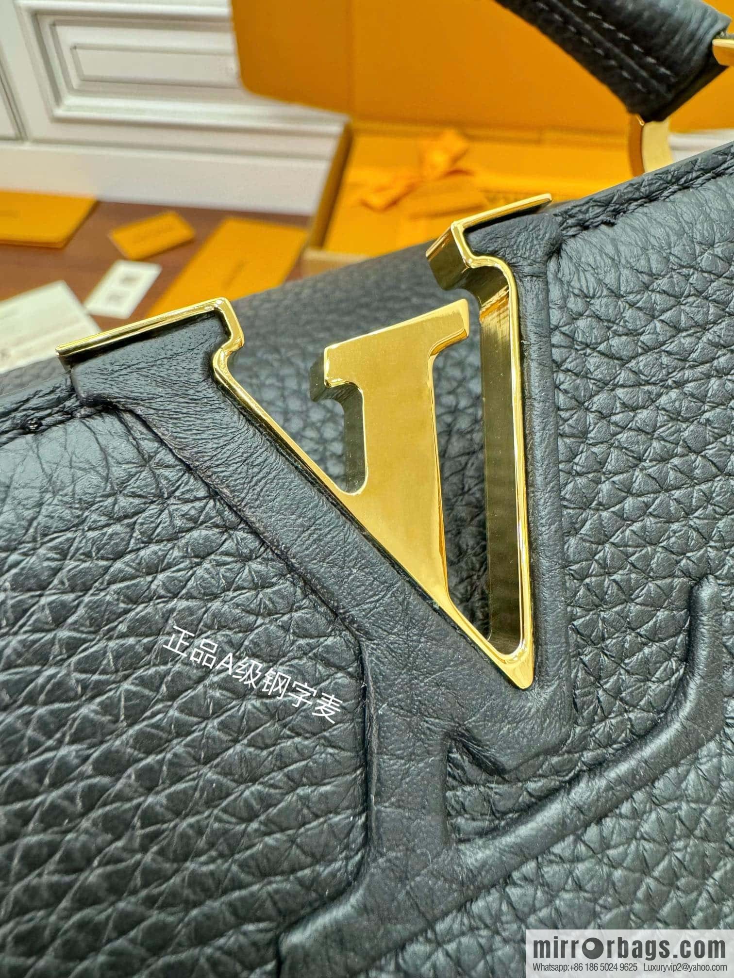 LV M42259 Capucines medium handbag