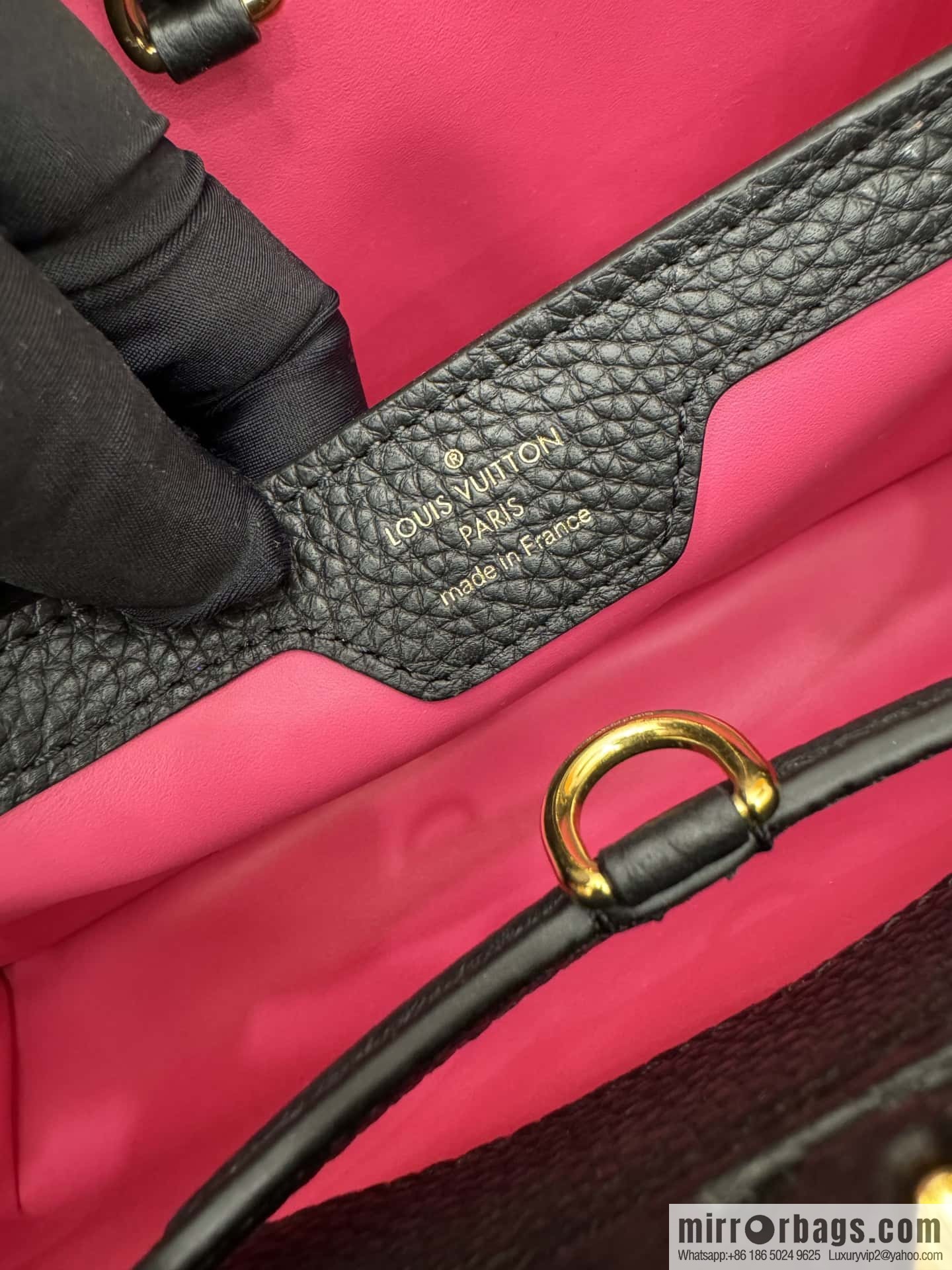 LV M42259 Capucines medium handbag
