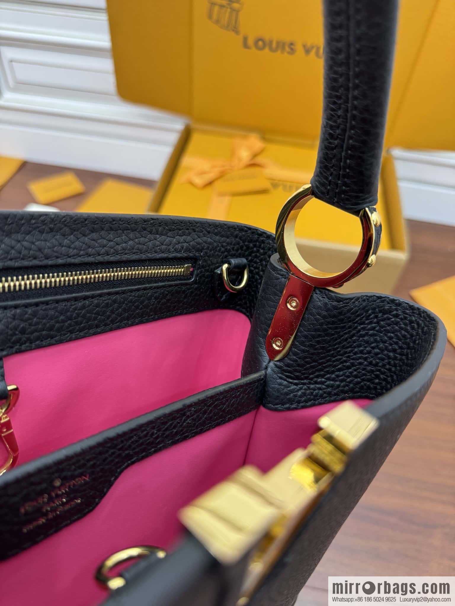 LV M42259 Capucines medium handbag