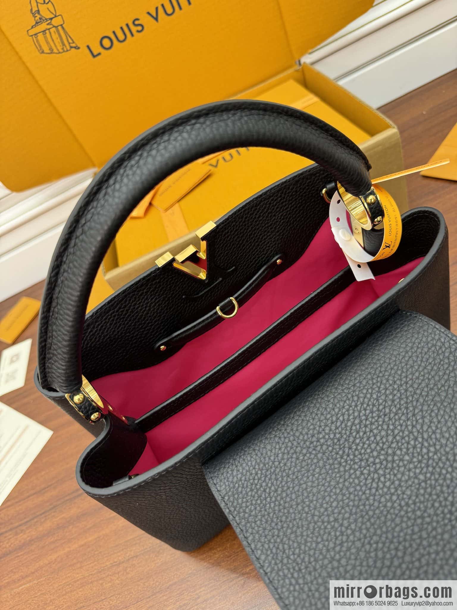 LV M42259 Capucines medium handbag