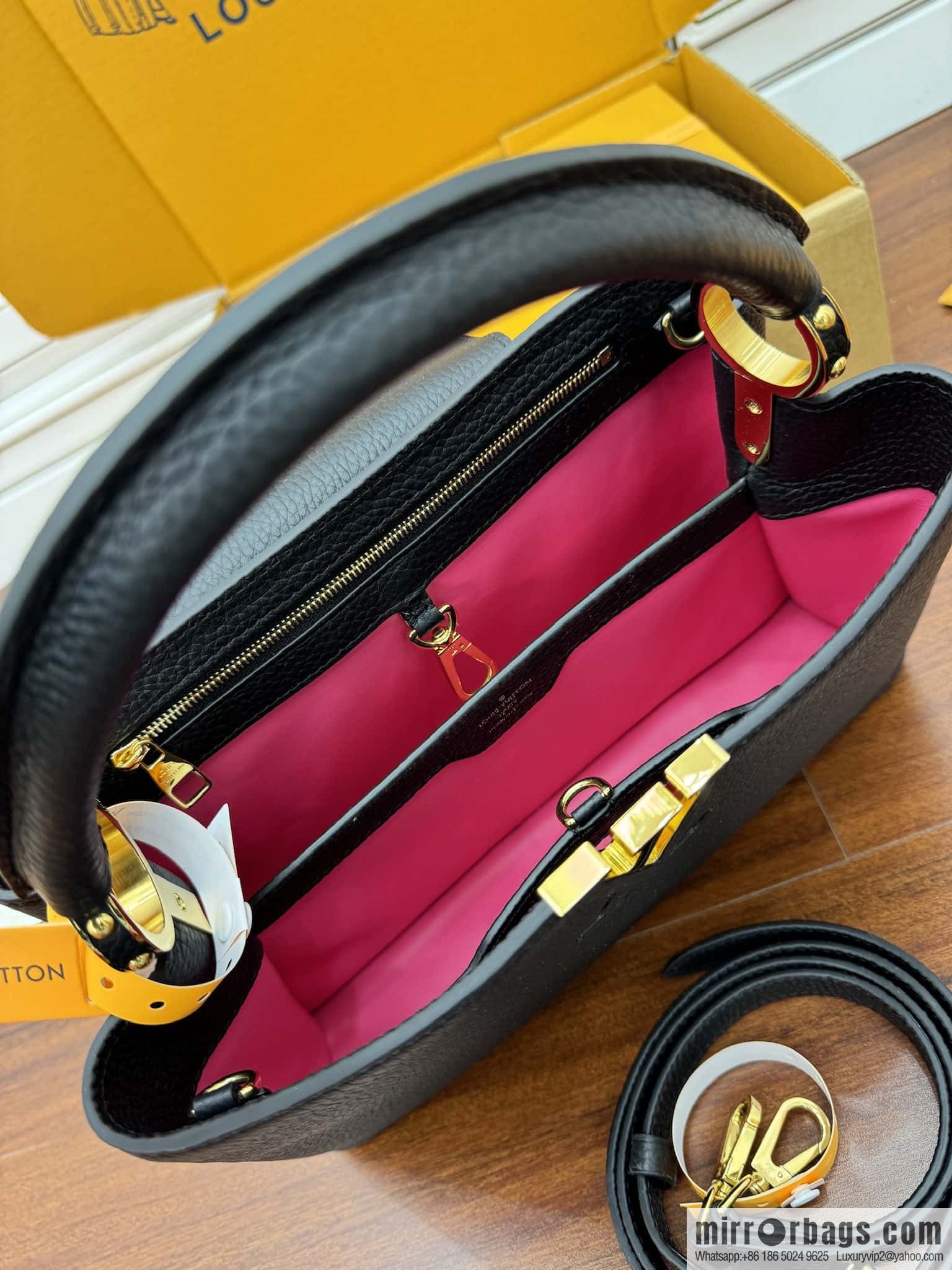 LV M42259 Capucines medium handbag