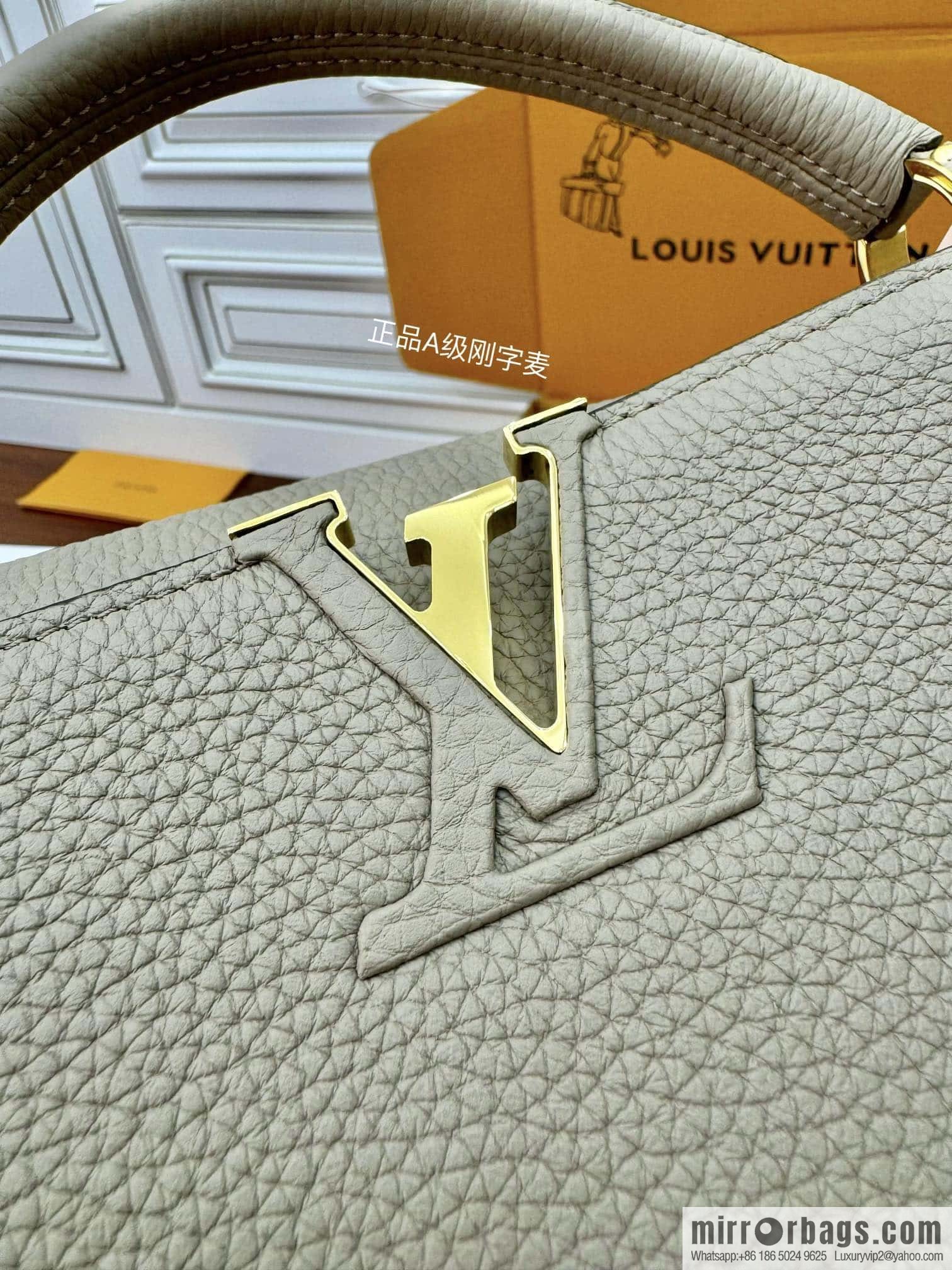 LV M42253 Capucines medium handbag