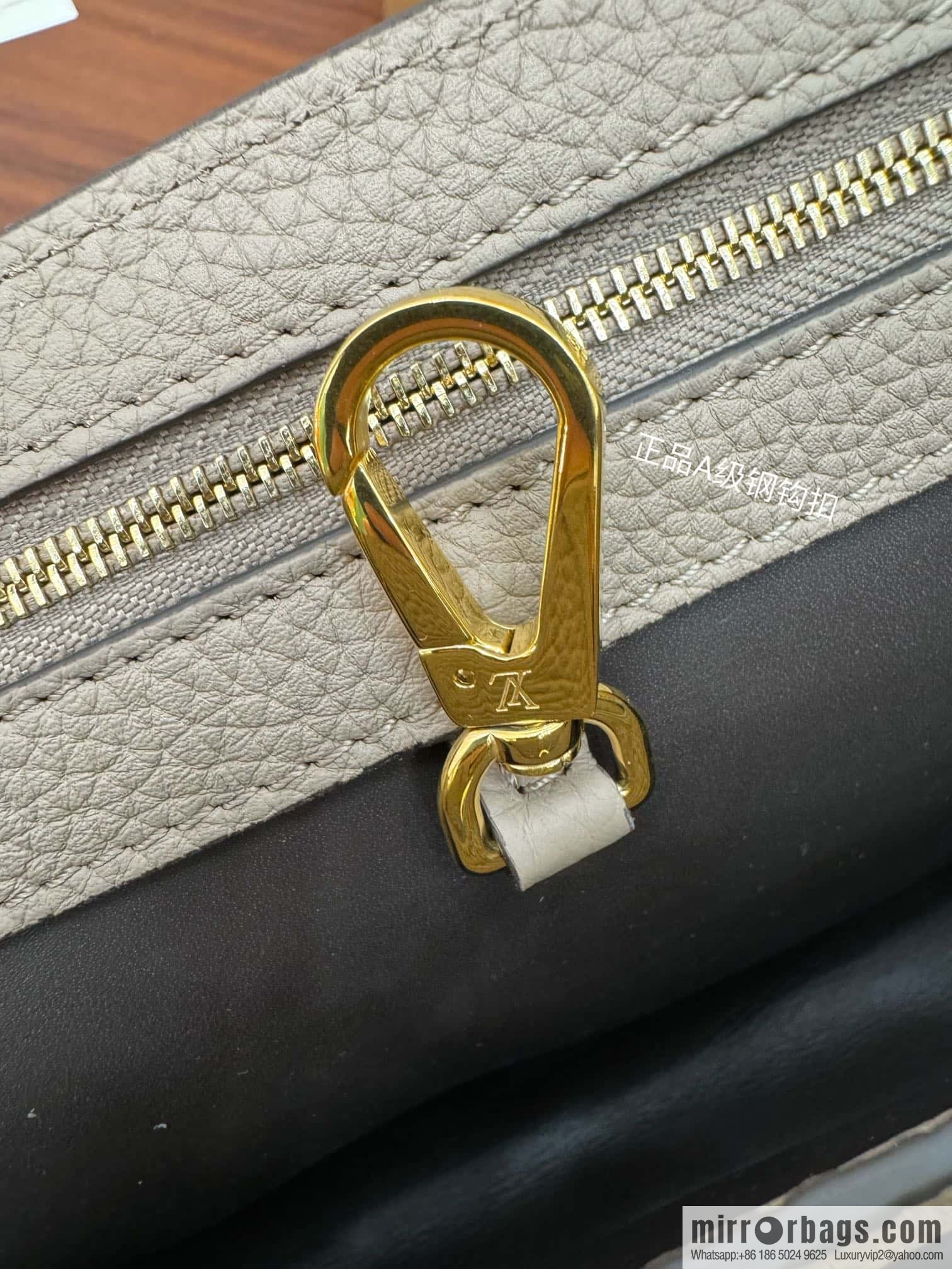 LV M42253 Capucines medium handbag