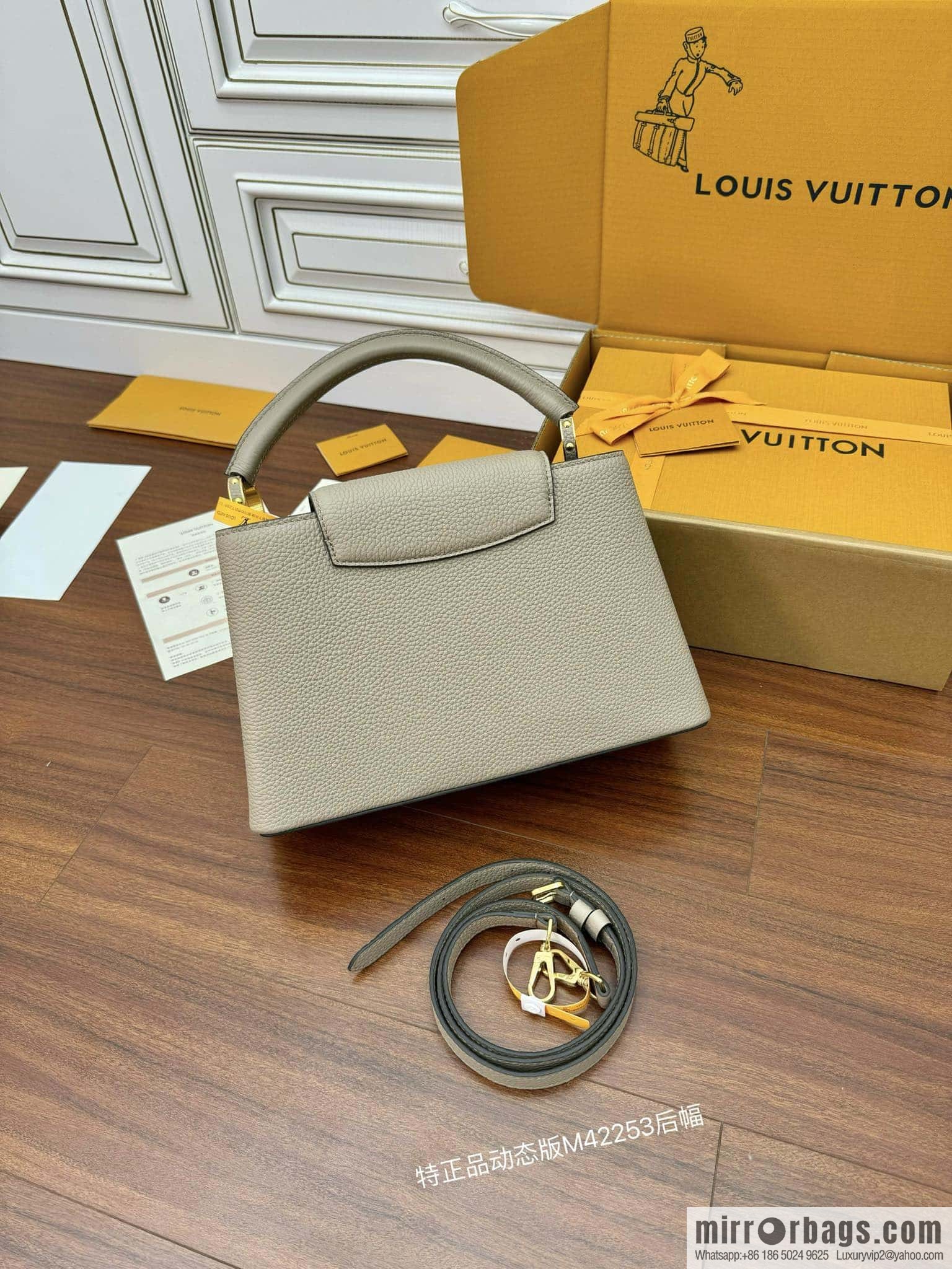 LV M42253 Capucines medium handbag