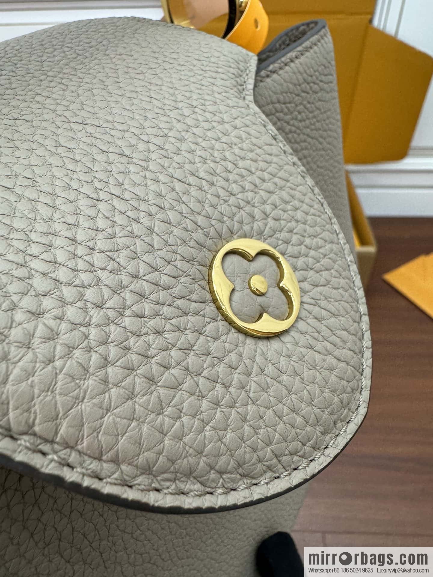 LV M42253 Capucines medium handbag