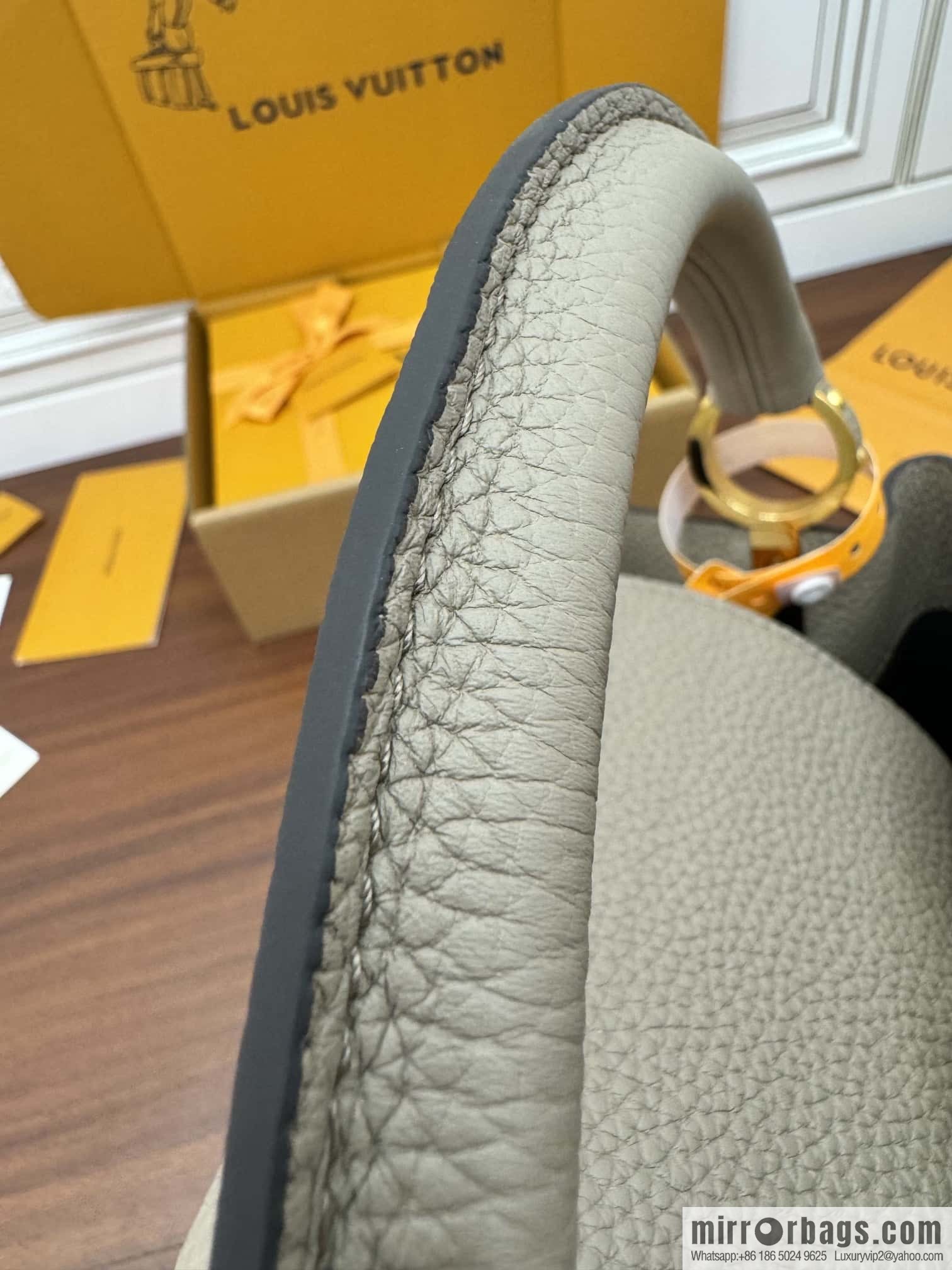 LV M42253 Capucines medium handbag