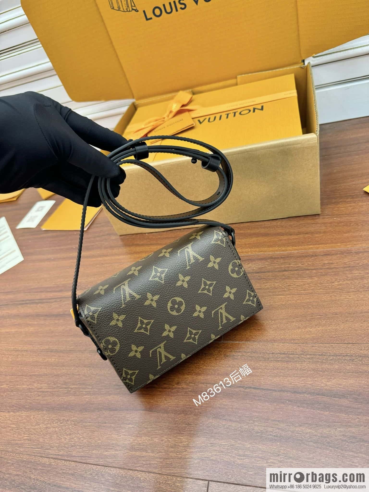 LV M83613 Steamer Wearable Wallet
