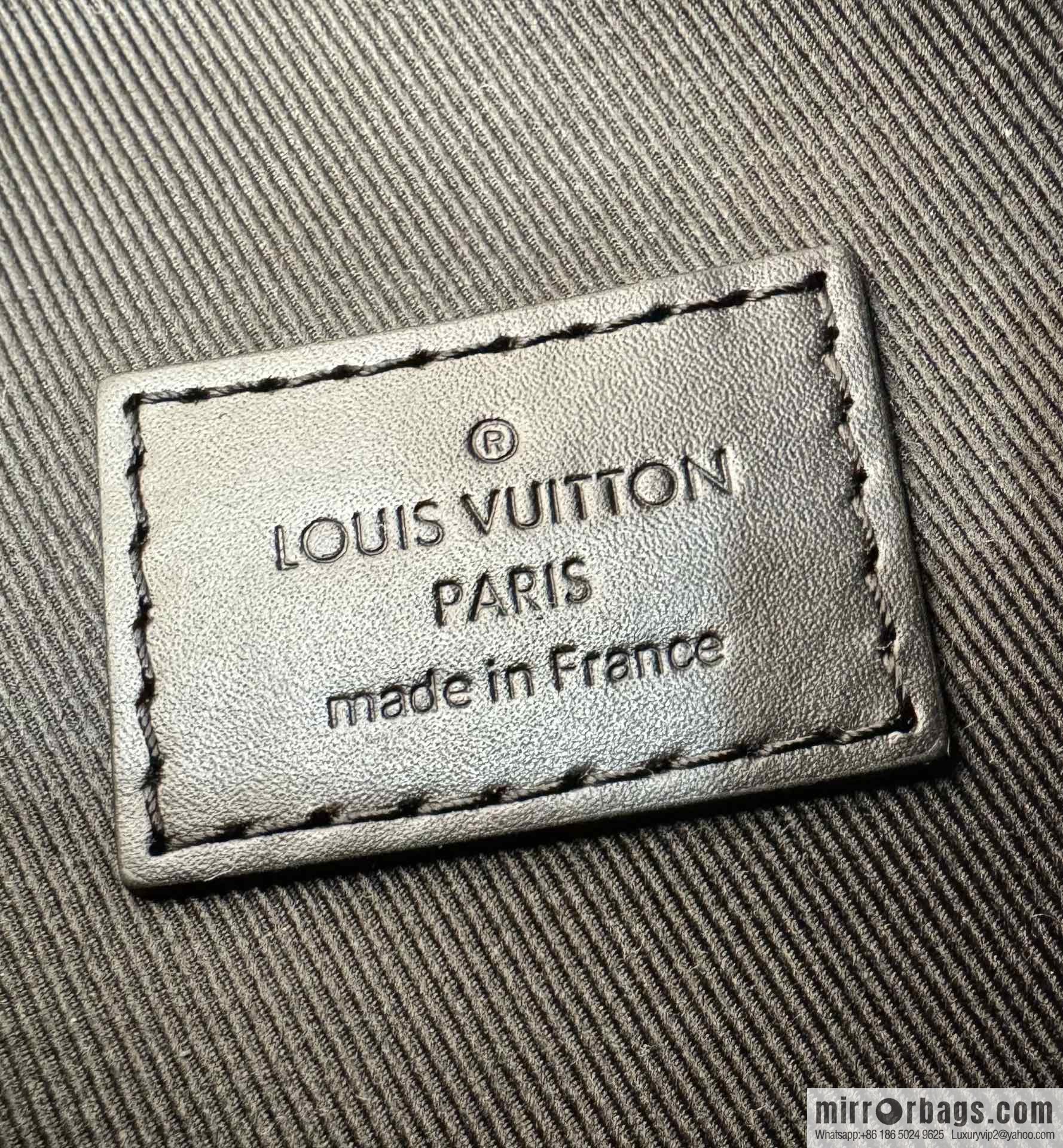 LV M83613 Steamer Wearable Wallet