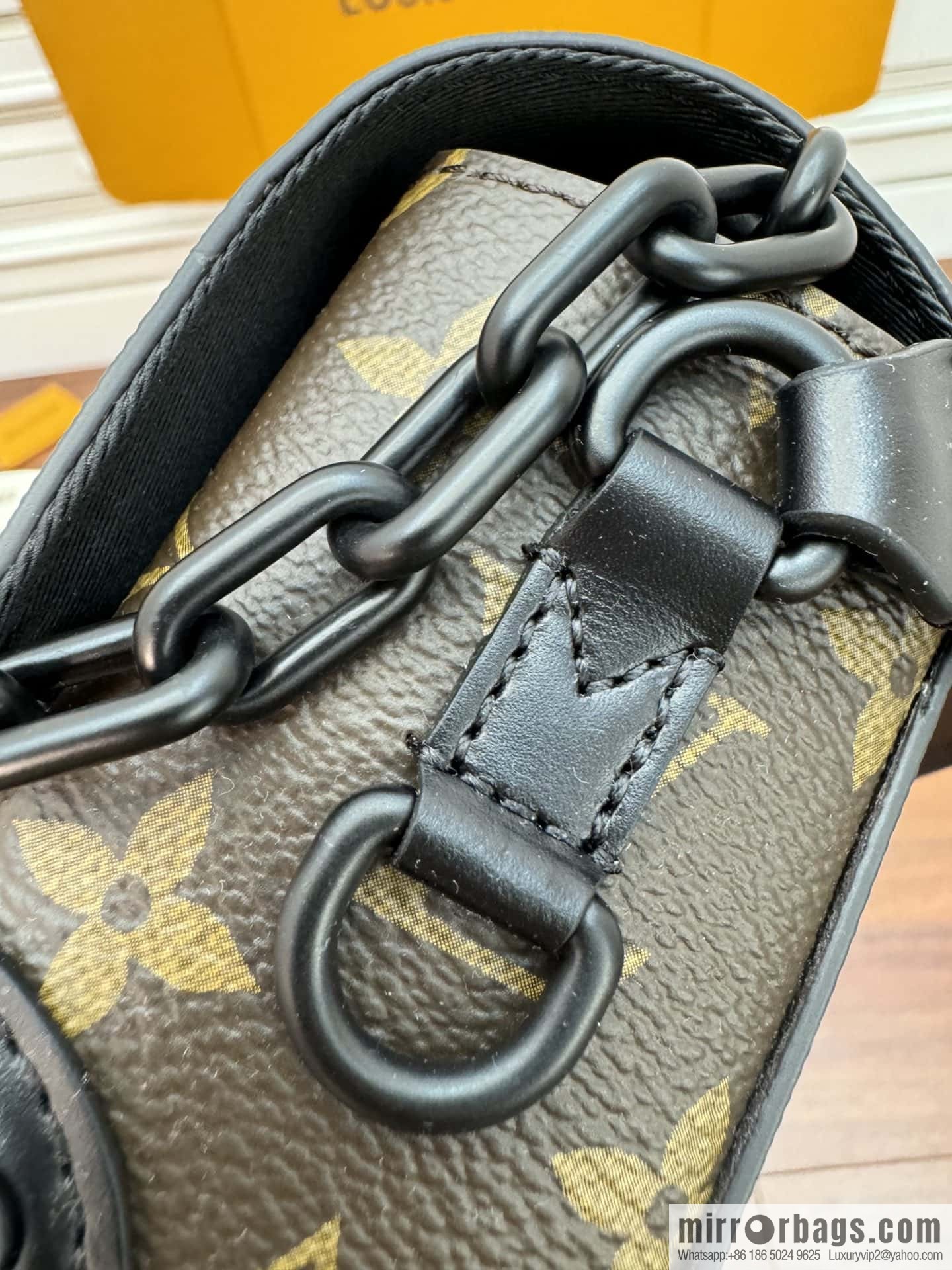 LV M83613 Steamer Wearable Wallet