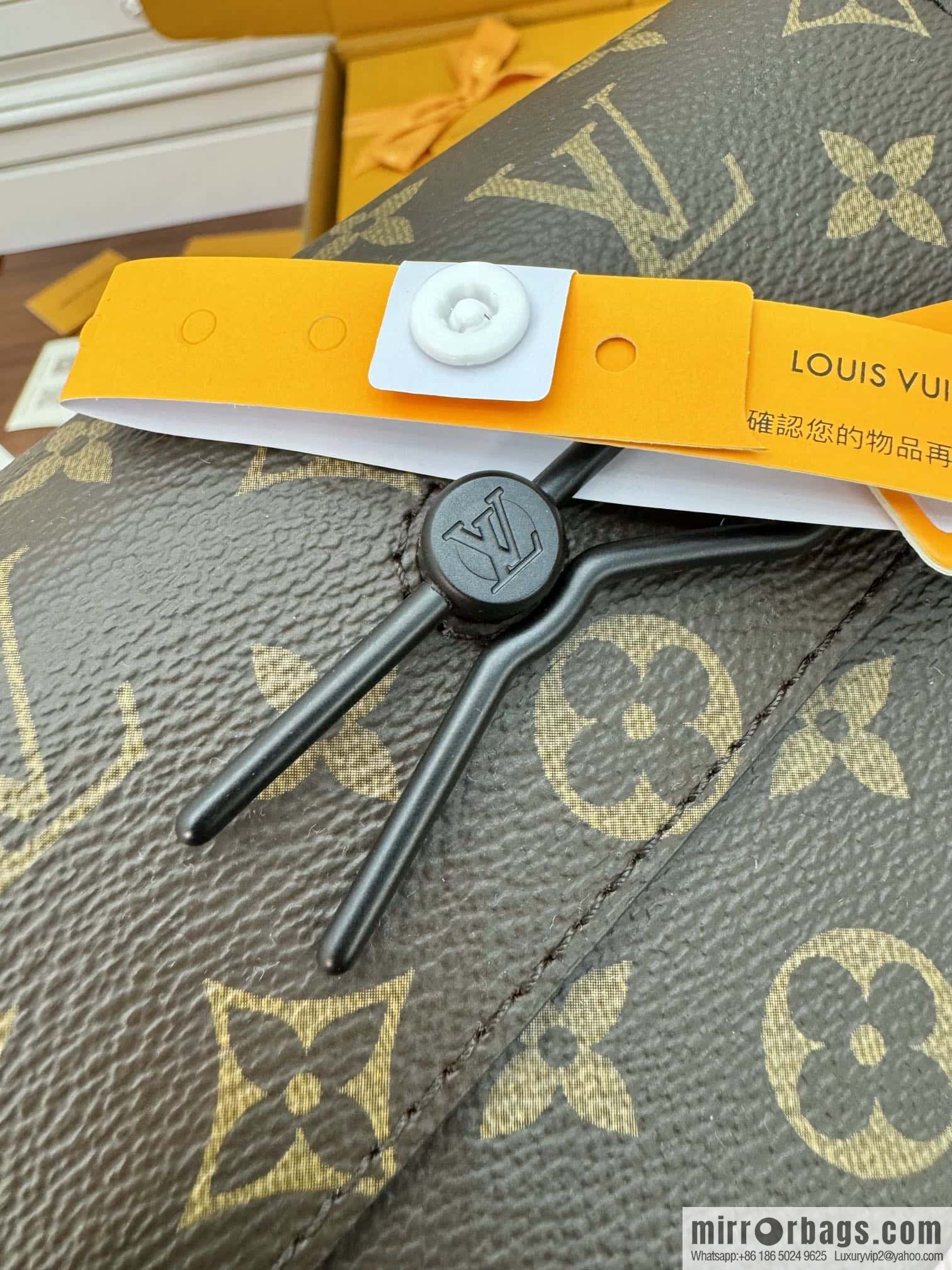LV M83613 Steamer Wearable Wallet