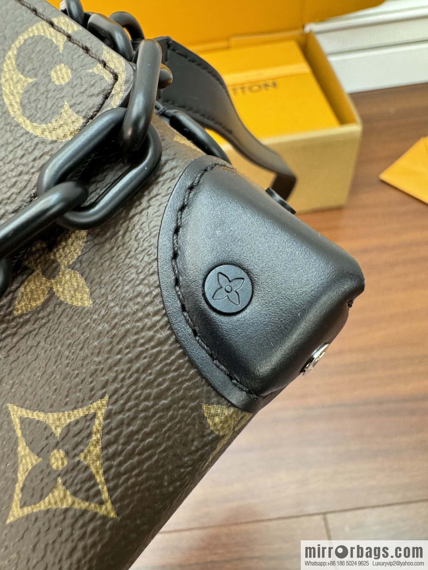 LV M83613 Steamer Wearable Wallet