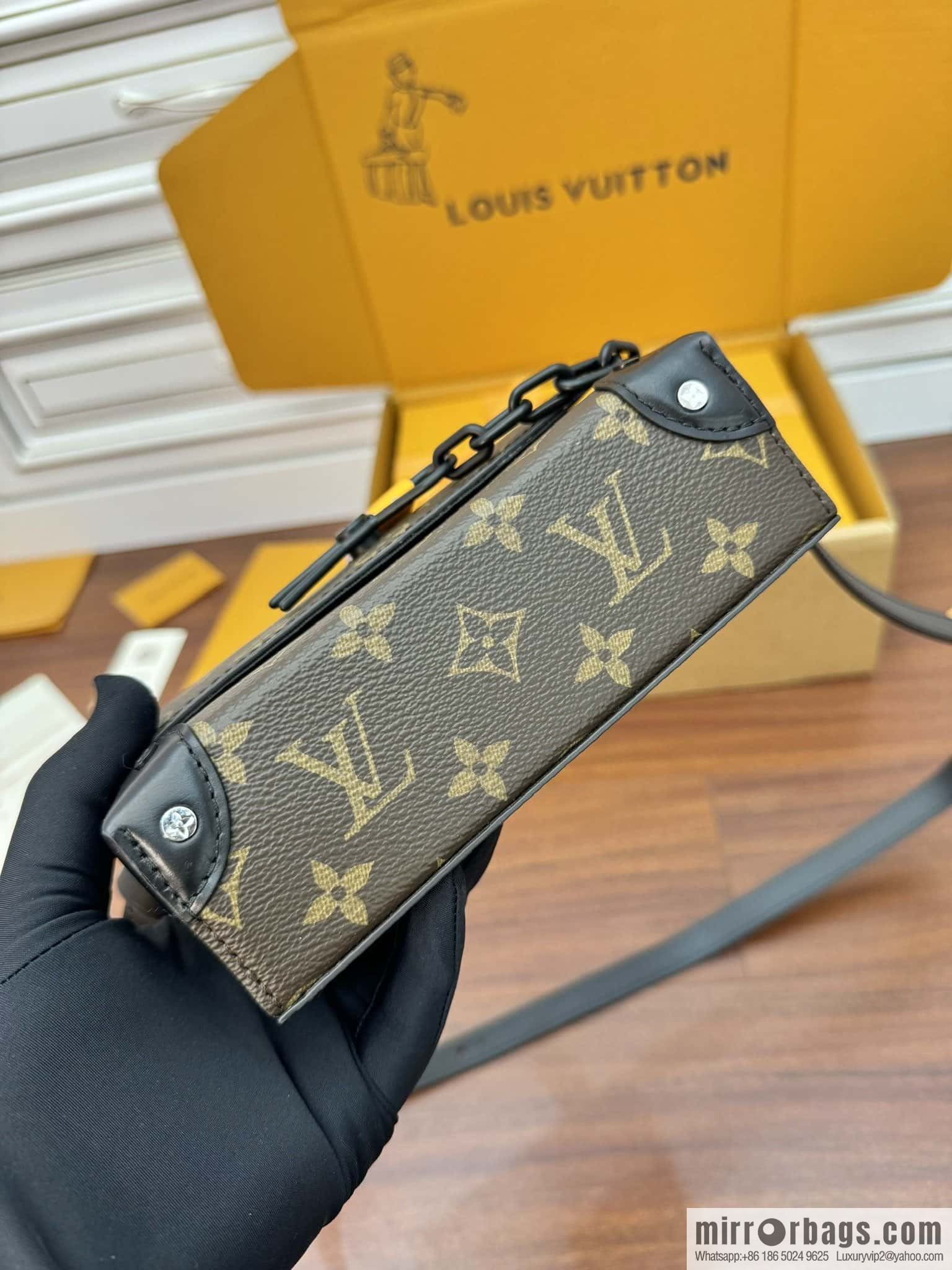 LV M83613 Steamer Wearable Wallet