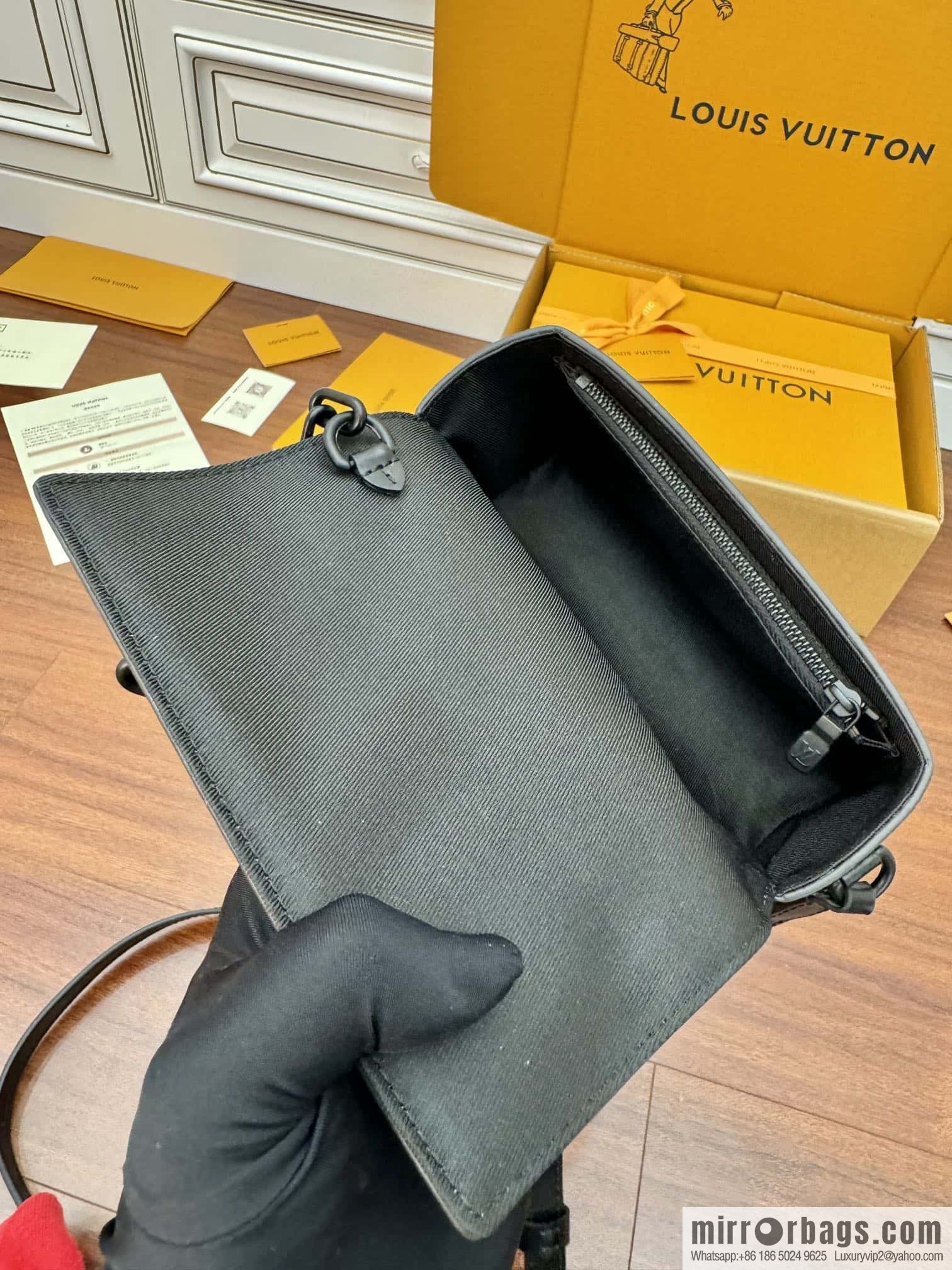 LV M83613 Steamer Wearable Wallet