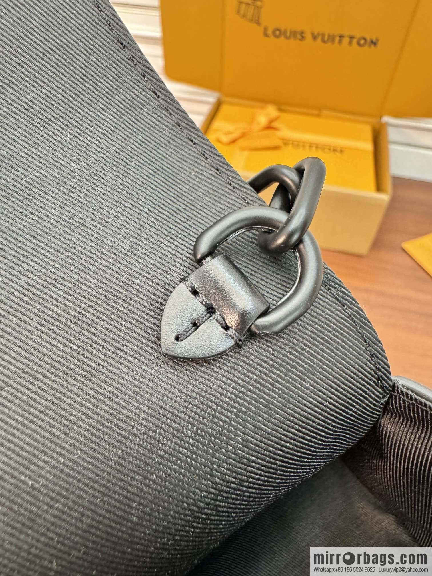 LV M83613 Steamer Wearable Wallet