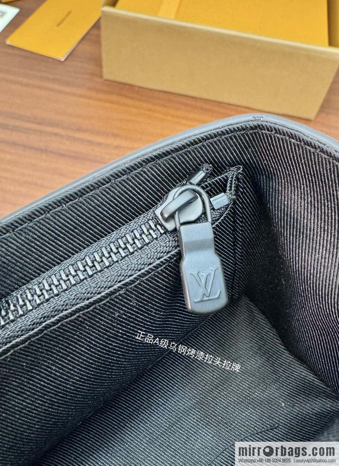 LV M83613 Steamer Wearable Wallet