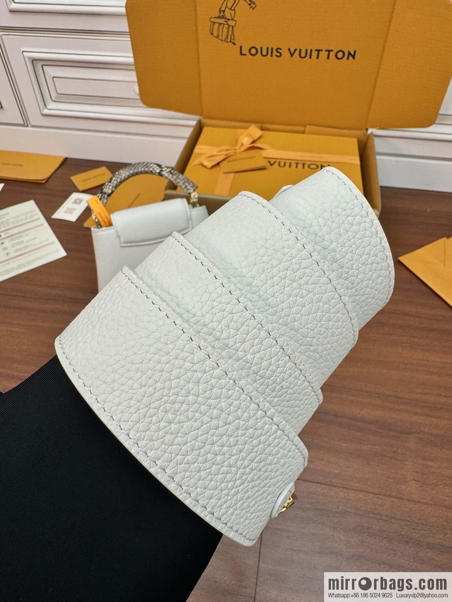 LV N98477 Capucines mini handbag