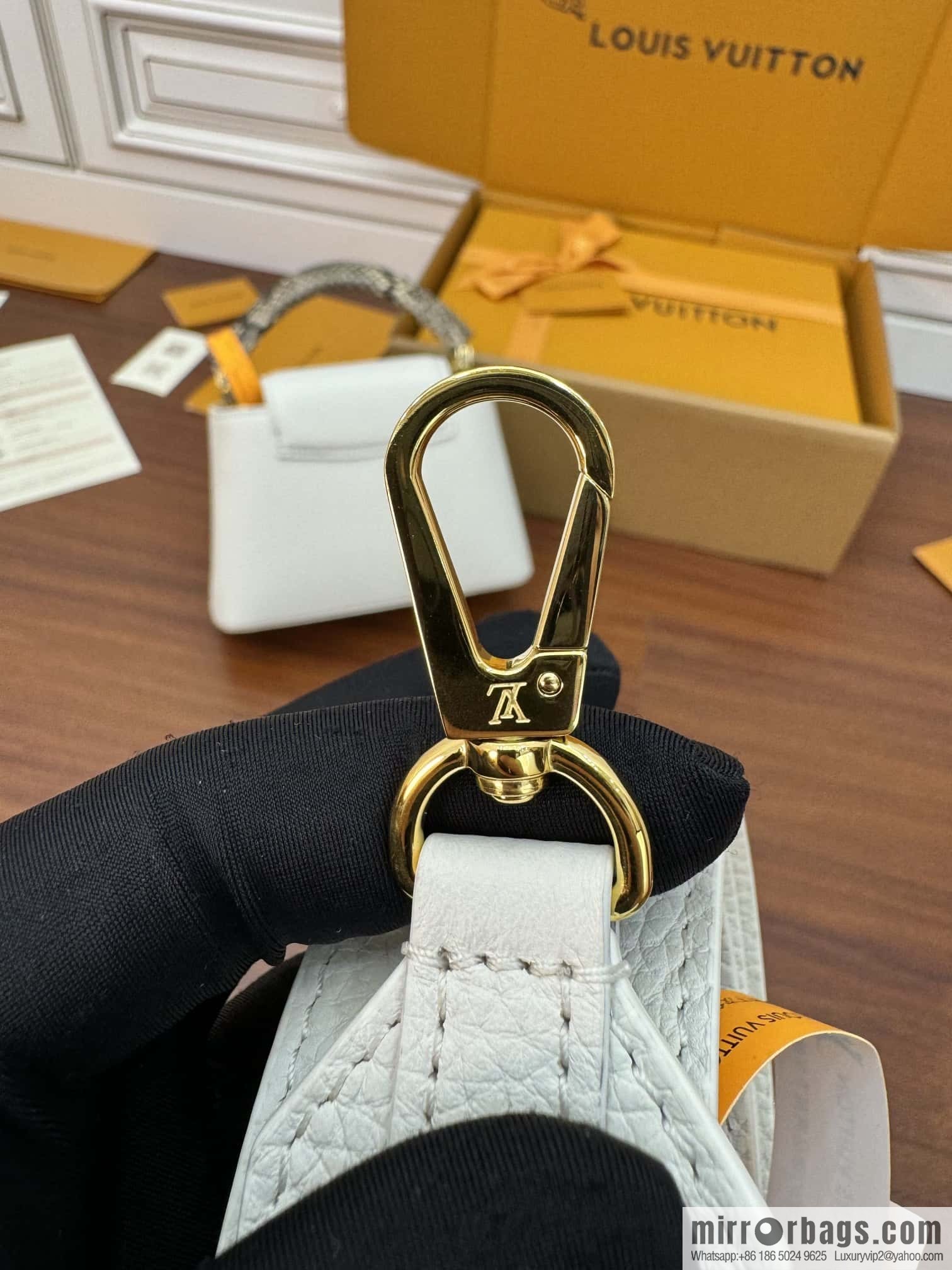 LV N98477 Capucines mini handbag