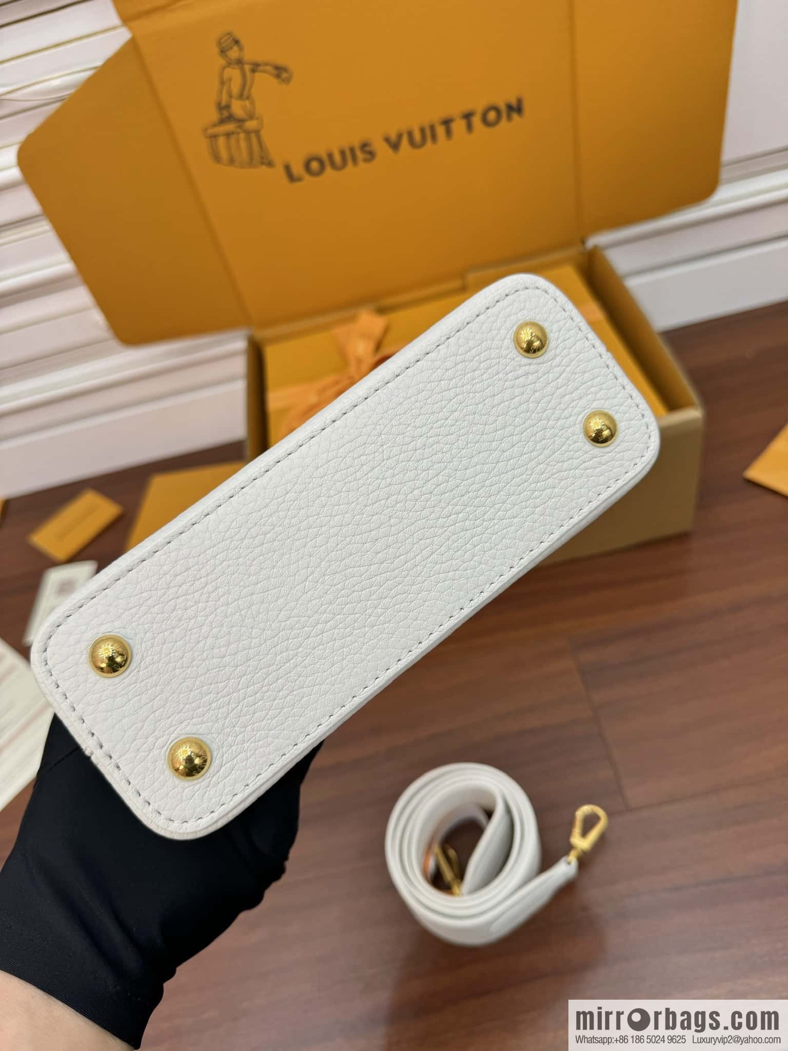 LV N98477 Capucines mini handbag